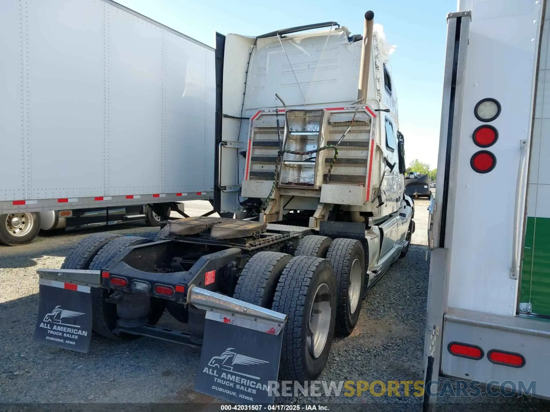 4 Фотография поврежденного автомобиля 4V4NC9EH9MN282782 VOLVO VNL 2021