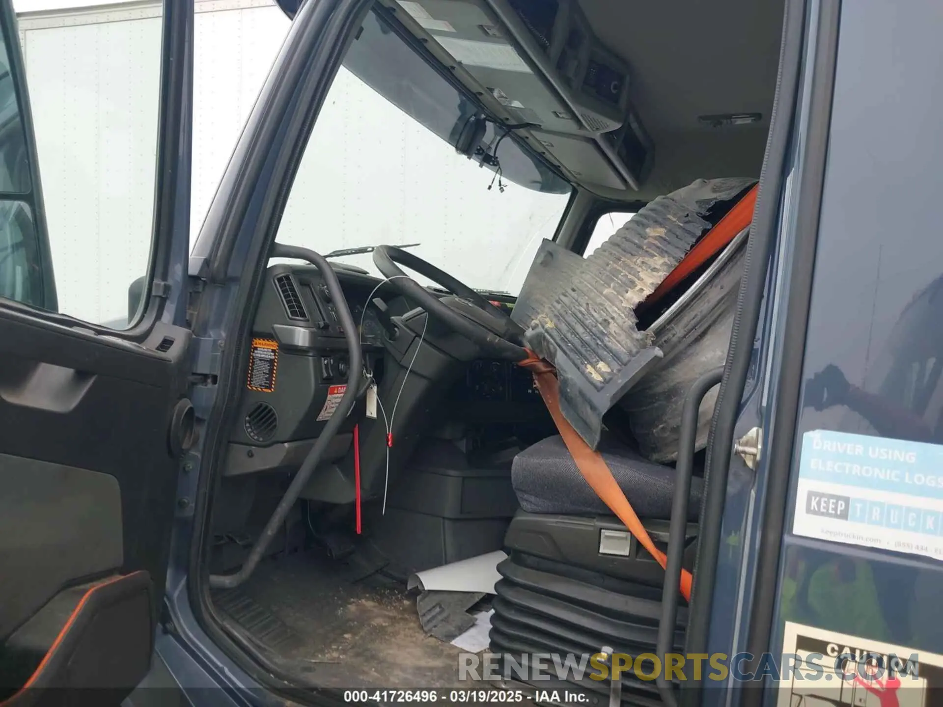 8 Photograph of a damaged car 4V4NC9UG1MN282364 VOLVO VNL 2021