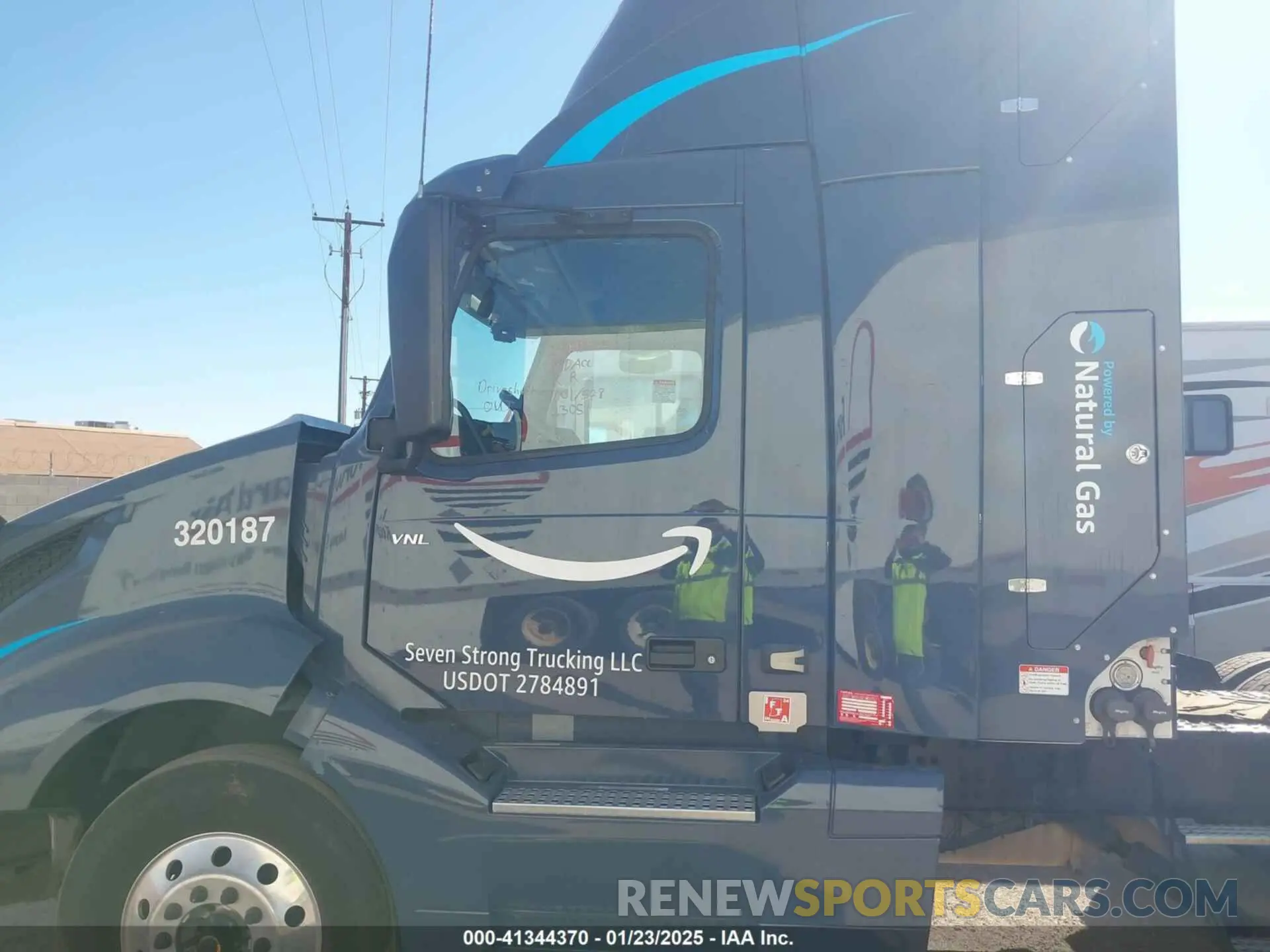 14 Фотография поврежденного автомобиля 4V4NC9UG7MN282305 VOLVO VNL 2021