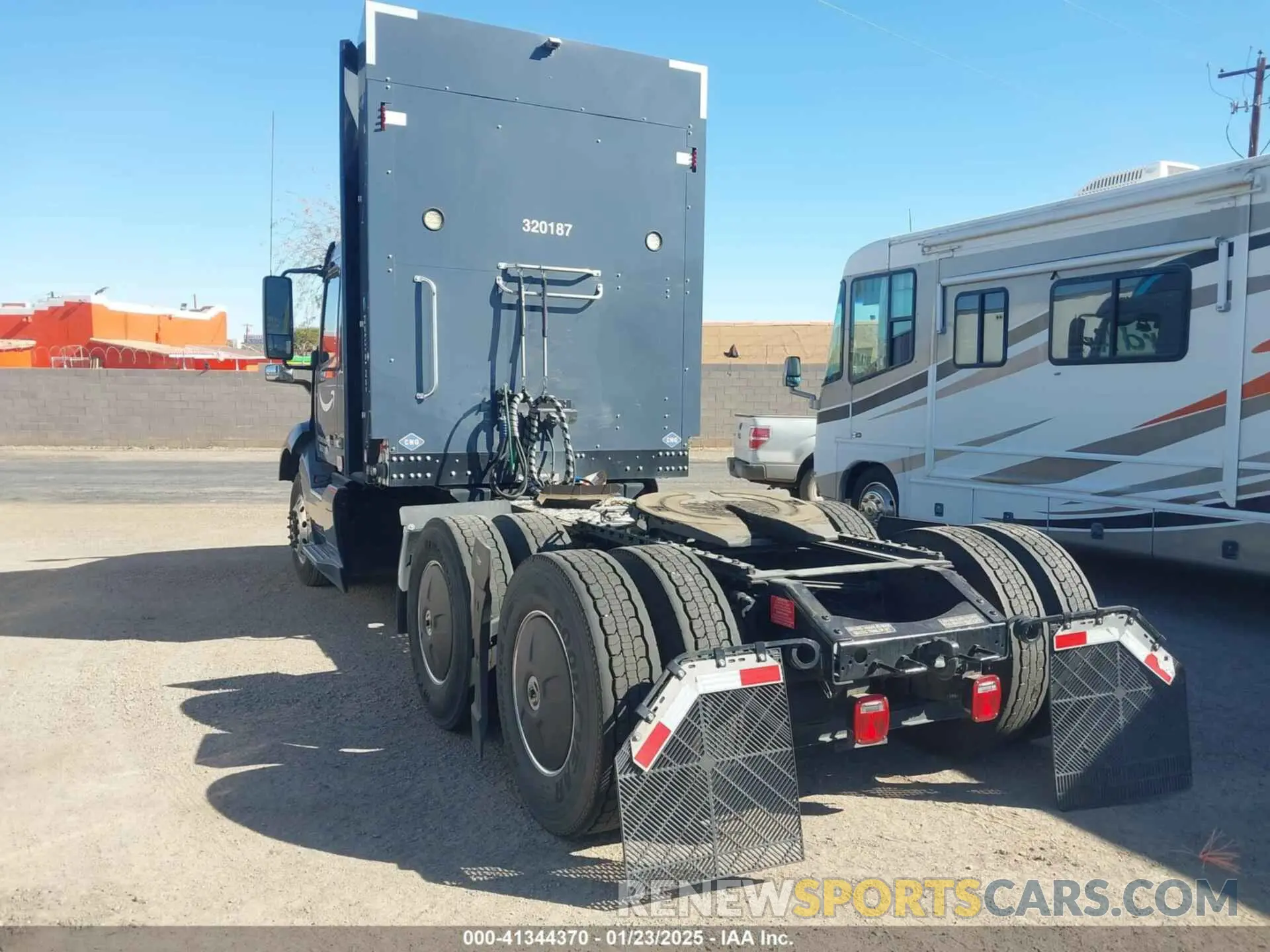 3 Фотография поврежденного автомобиля 4V4NC9UG7MN282305 VOLVO VNL 2021