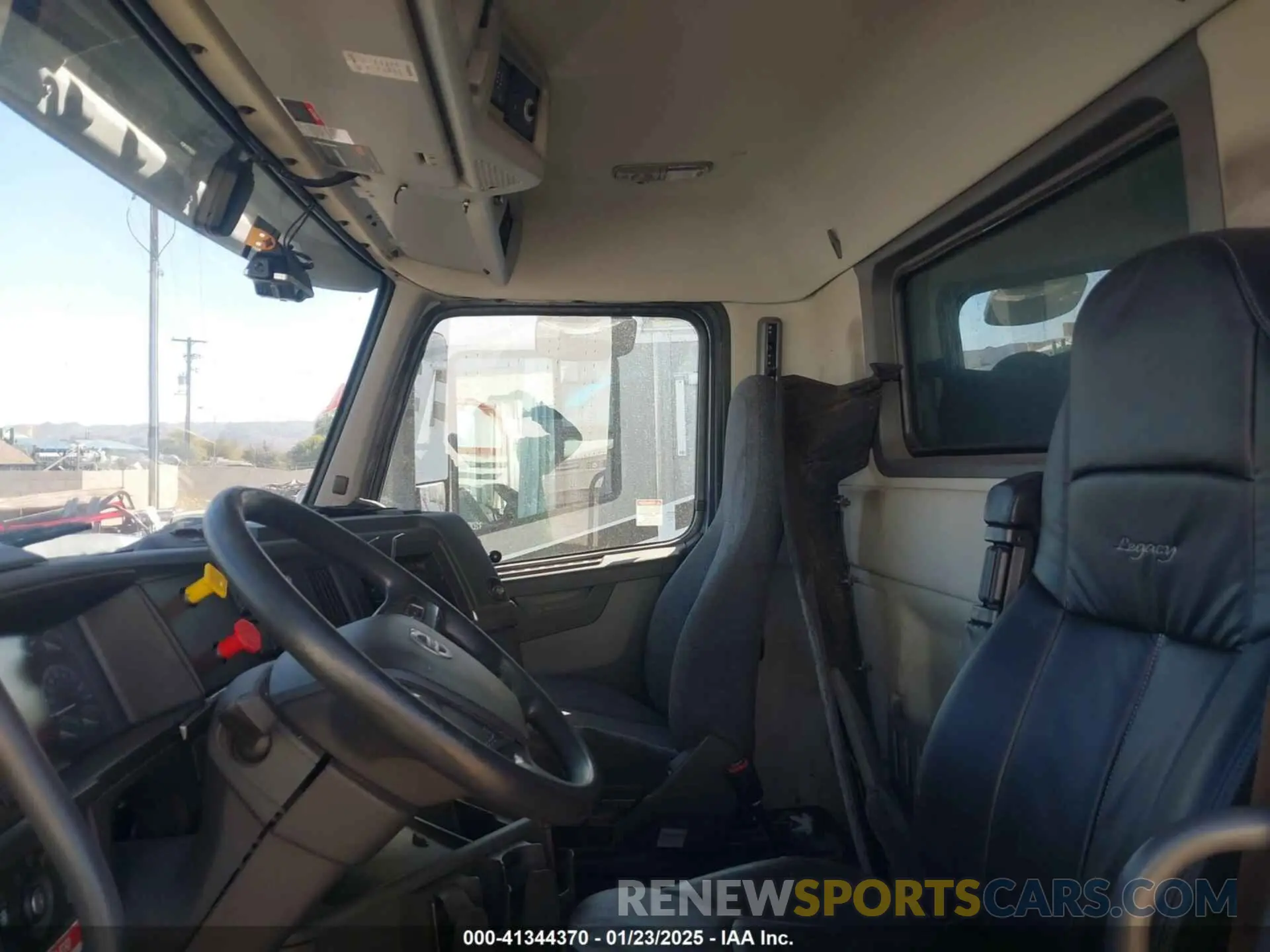 6 Фотография поврежденного автомобиля 4V4NC9UG7MN282305 VOLVO VNL 2021