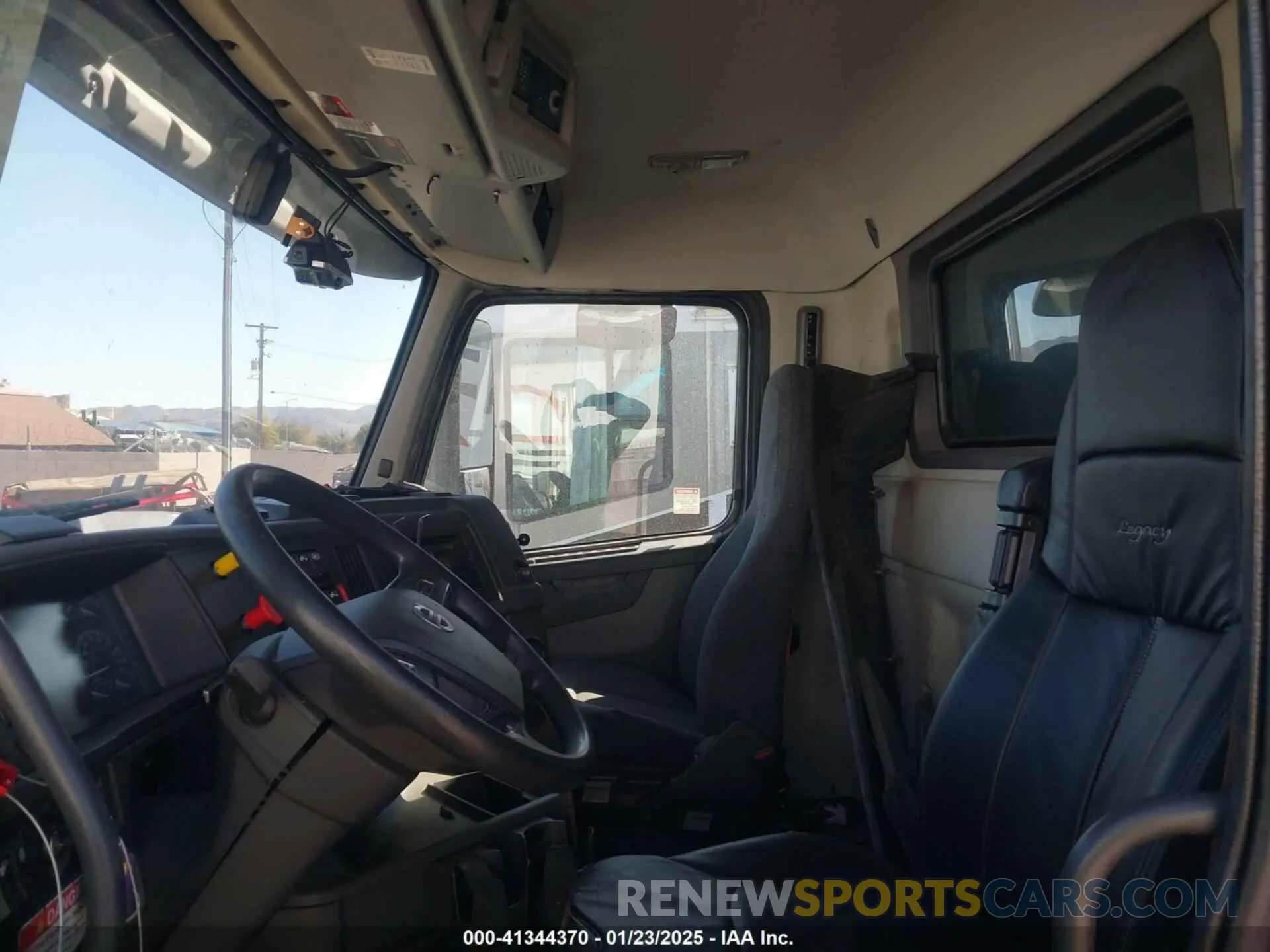 7 Фотография поврежденного автомобиля 4V4NC9UG7MN282305 VOLVO VNL 2021