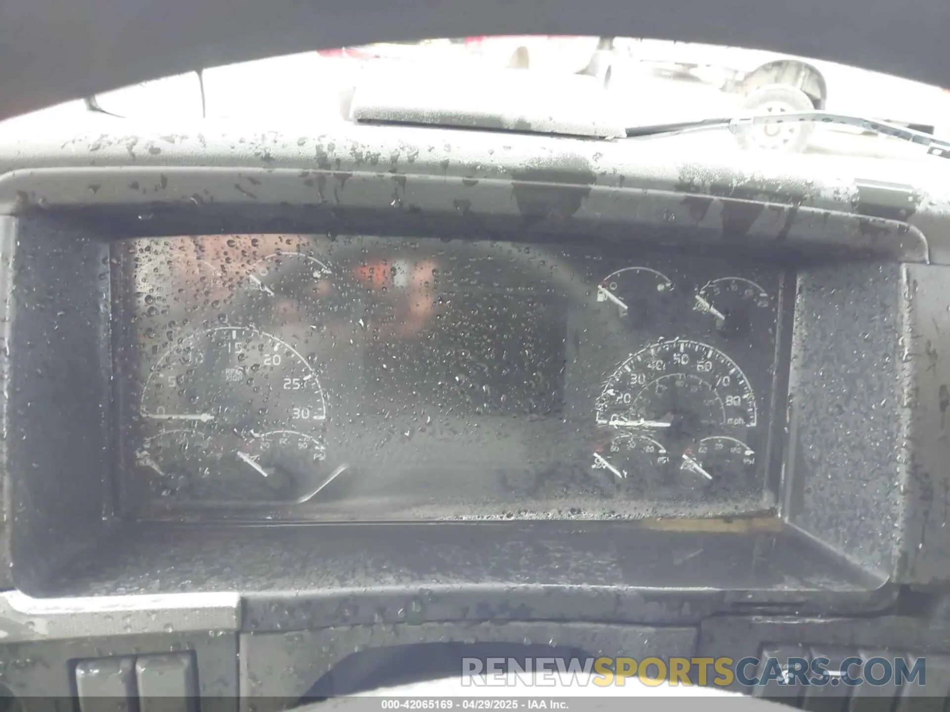 6 Photograph of a damaged car 4V4NC9EH0NN315265 VOLVO VNL 2022