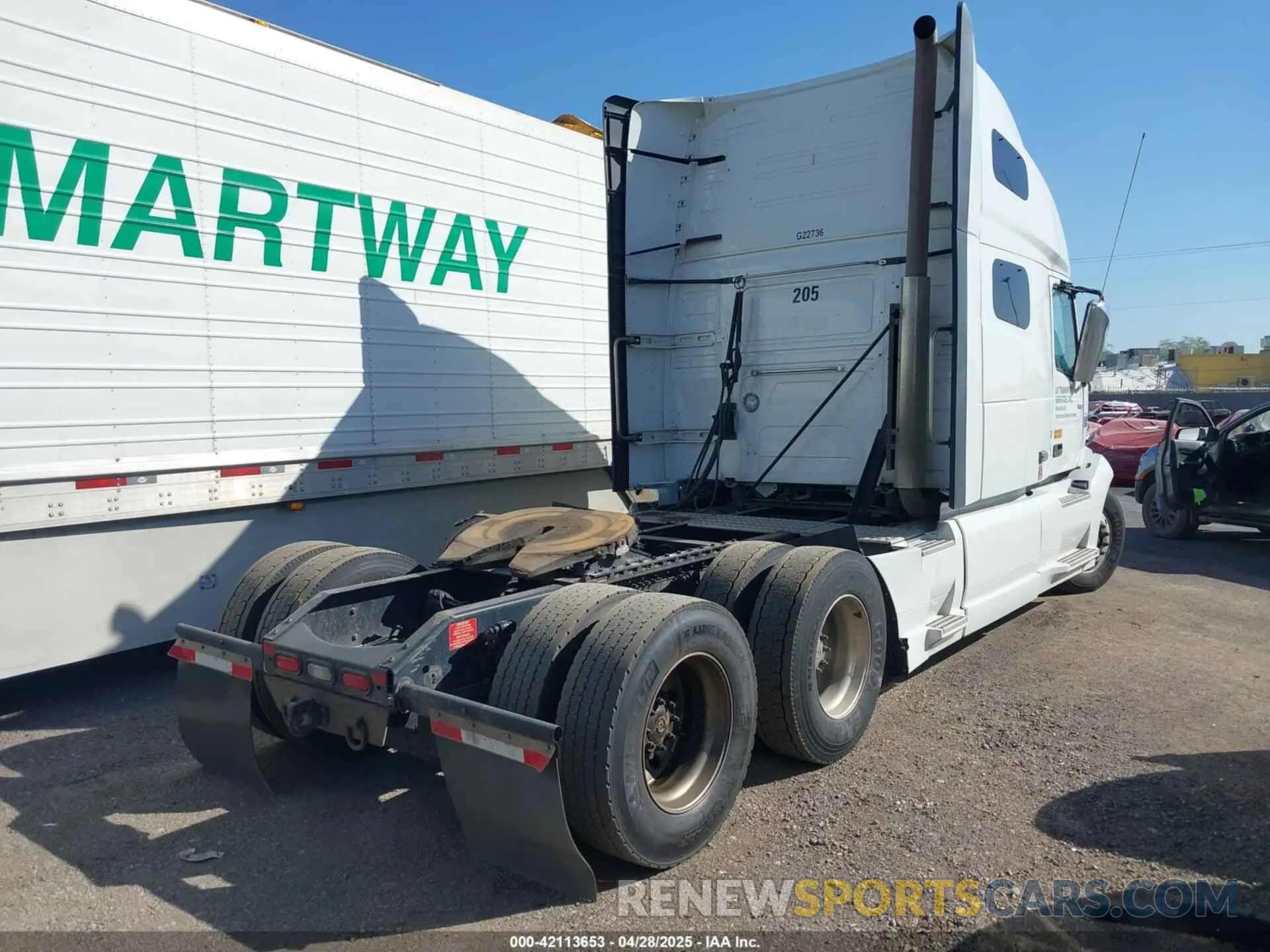 4 Photograph of a damaged car 4V4NC9EH2NN290479 VOLVO VNL 2022
