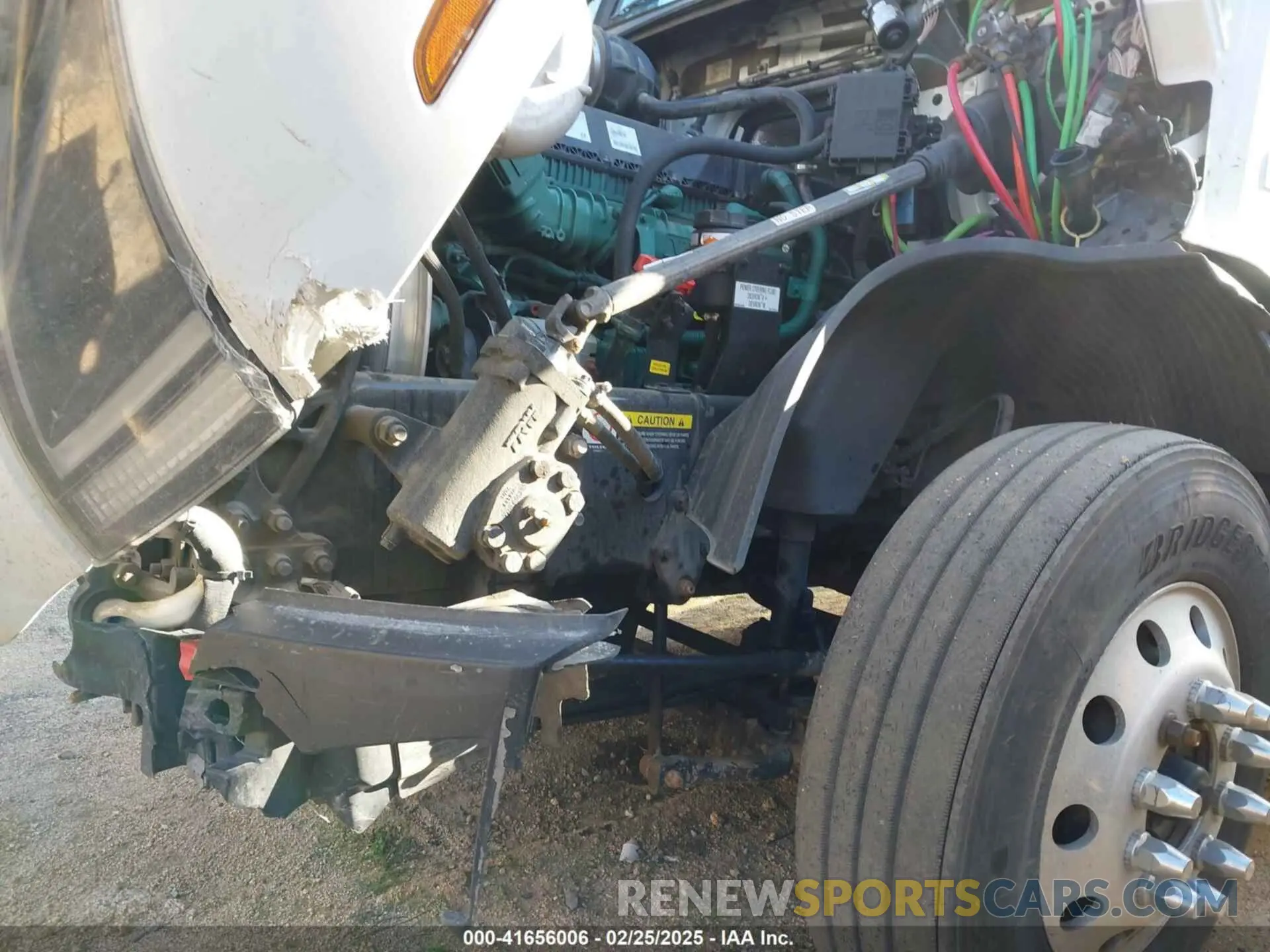 13 Photograph of a damaged car 4V4NC9EH3NN309749 VOLVO VNL 2022