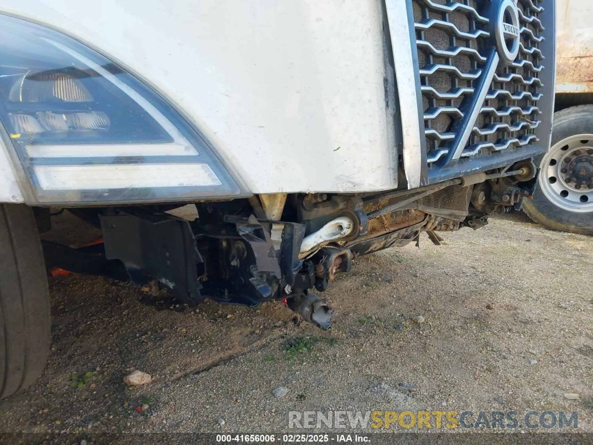14 Photograph of a damaged car 4V4NC9EH3NN309749 VOLVO VNL 2022