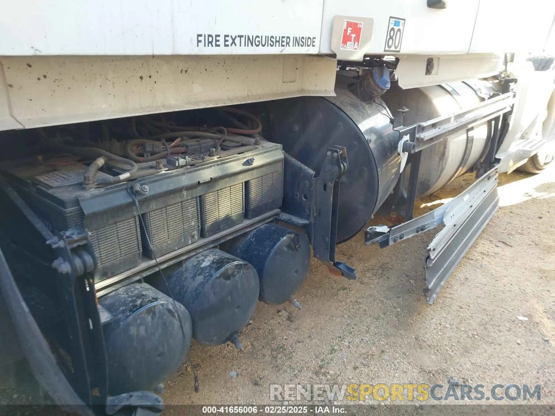 15 Photograph of a damaged car 4V4NC9EH3NN309749 VOLVO VNL 2022