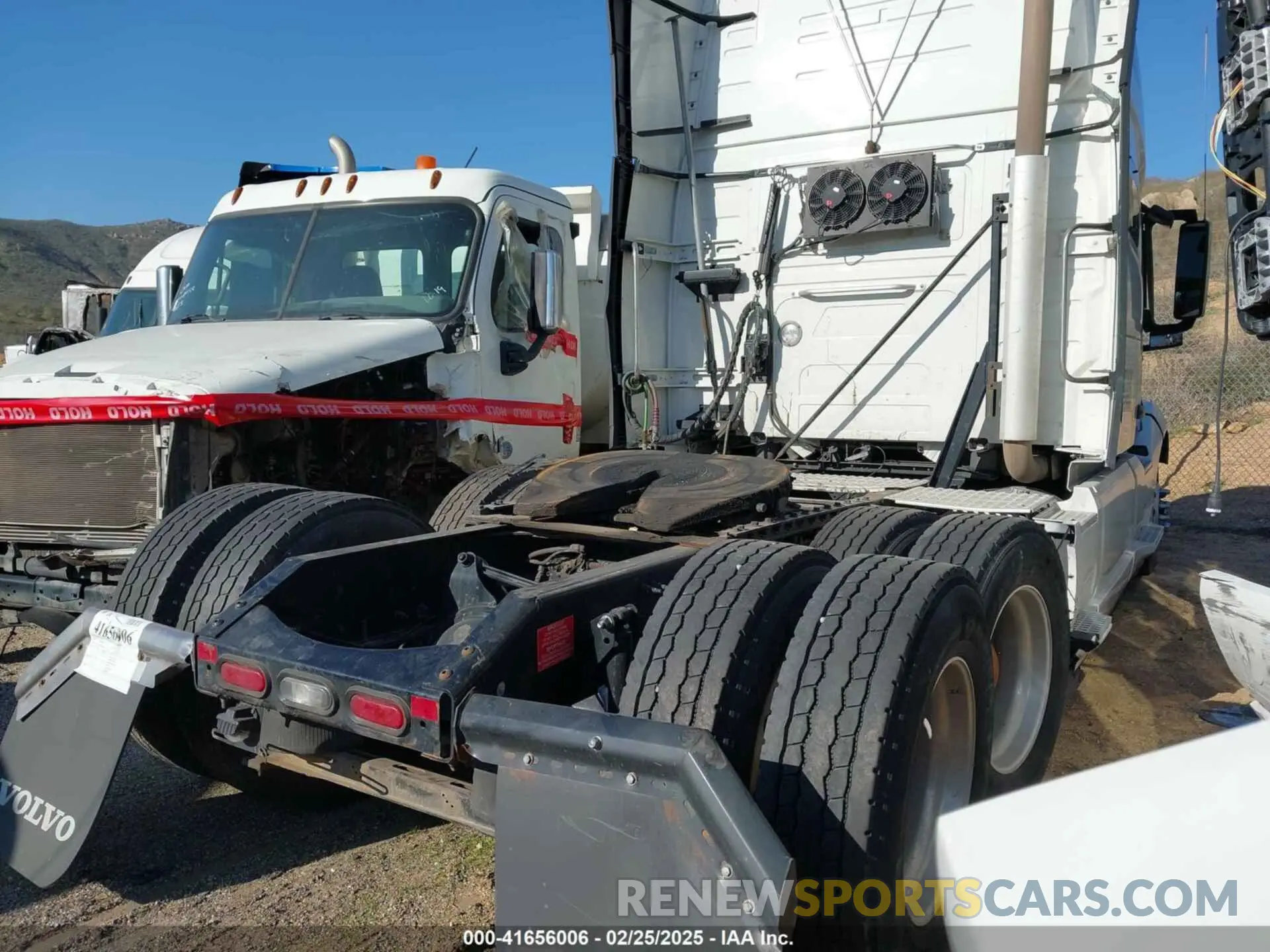 4 Photograph of a damaged car 4V4NC9EH3NN309749 VOLVO VNL 2022