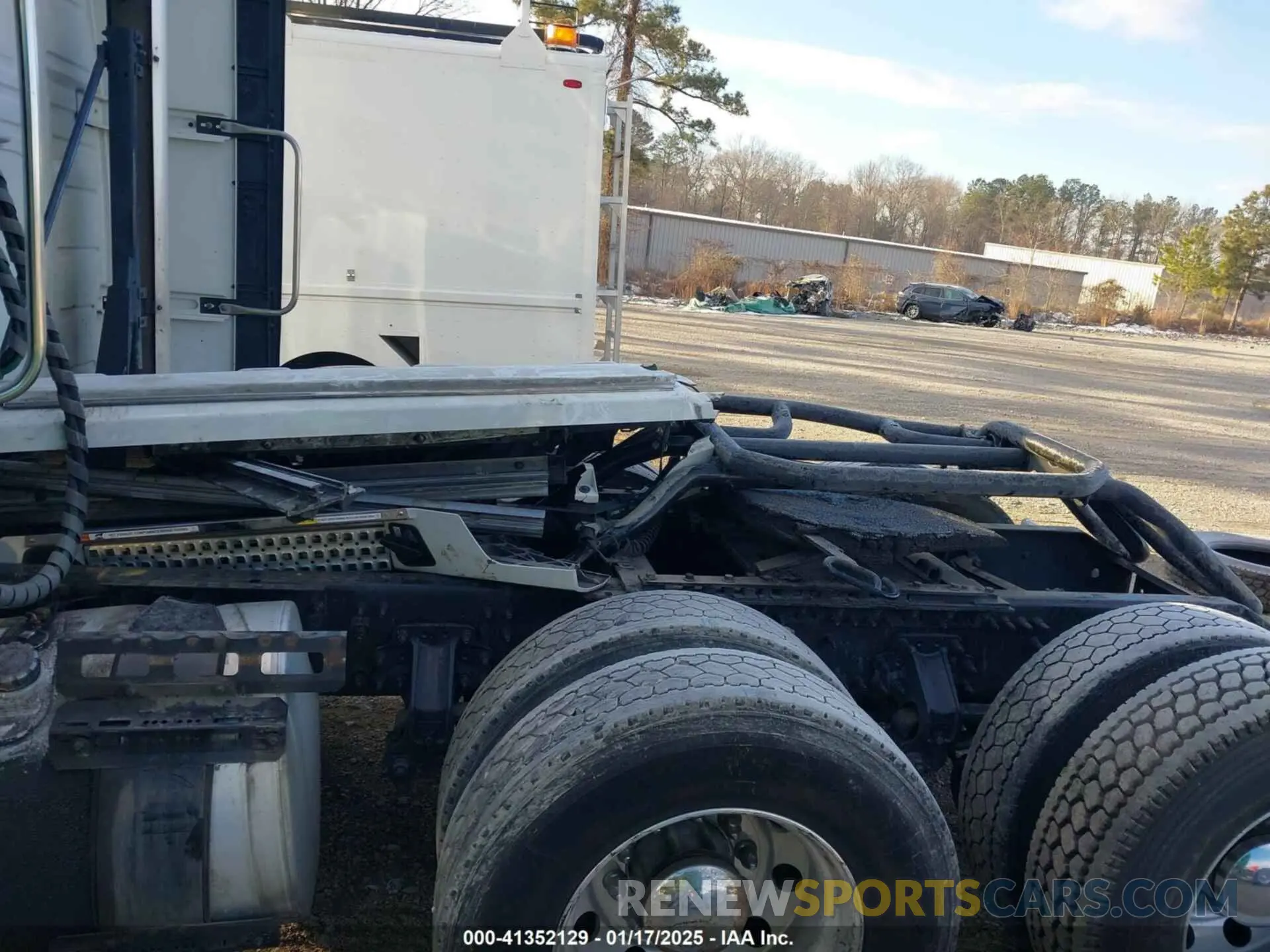 12 Photograph of a damaged car 4V4NC9EH4NN297840 VOLVO VNL 2022