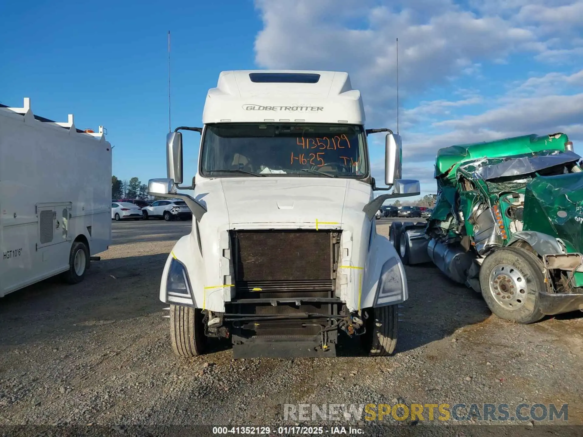 13 Photograph of a damaged car 4V4NC9EH4NN297840 VOLVO VNL 2022