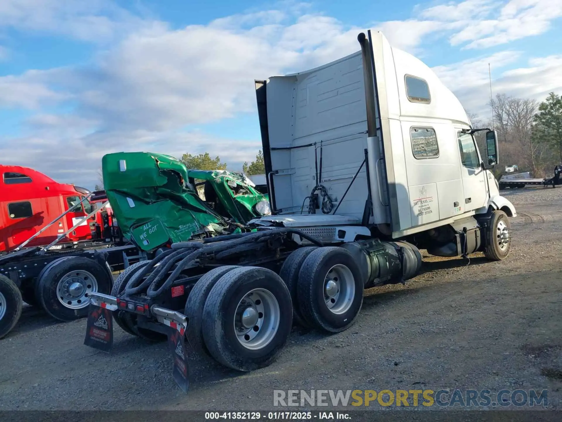 4 Photograph of a damaged car 4V4NC9EH4NN297840 VOLVO VNL 2022