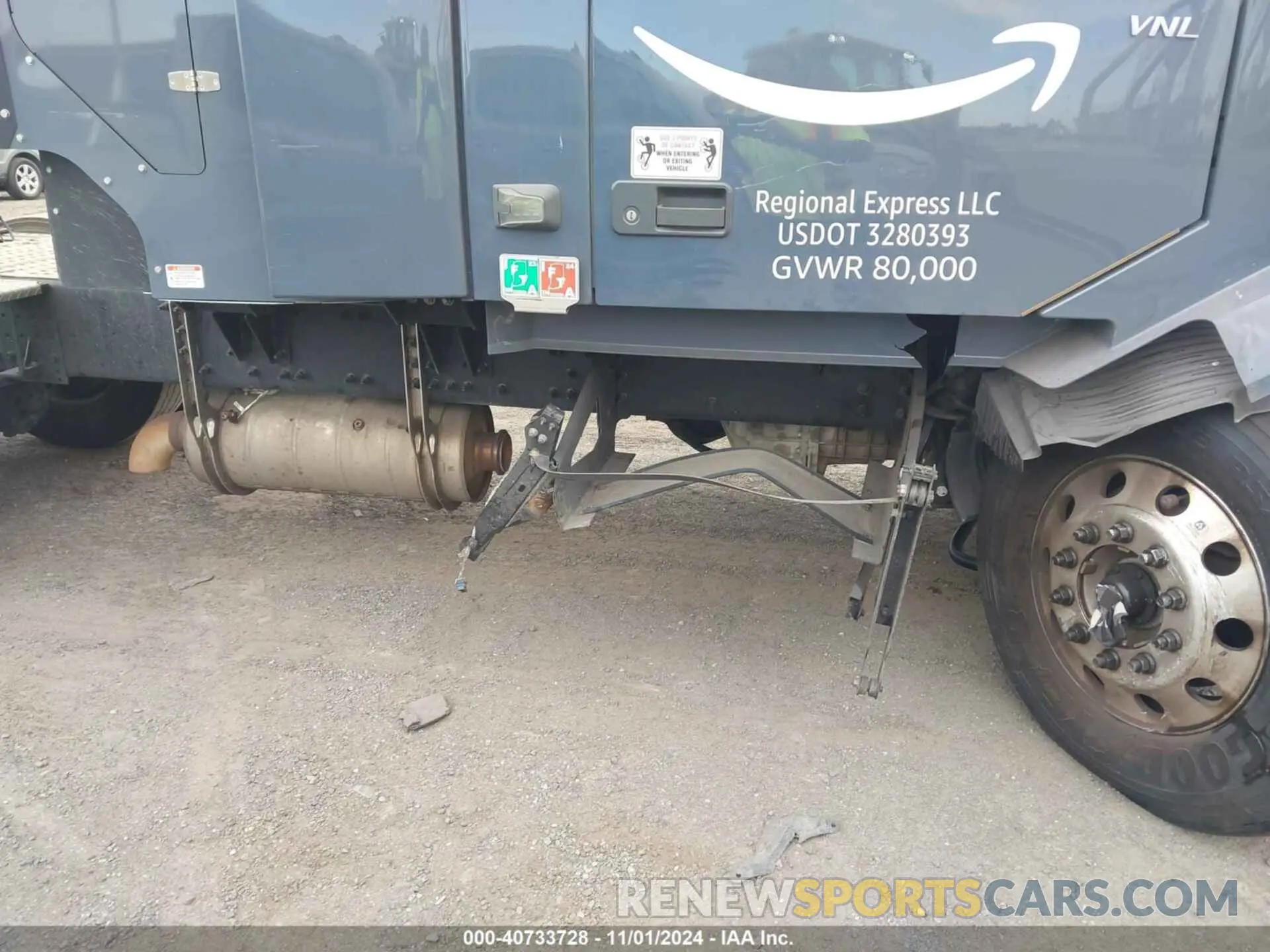 16 Photograph of a damaged car 4V4NC9UG5NN317778 VOLVO VNL 2022