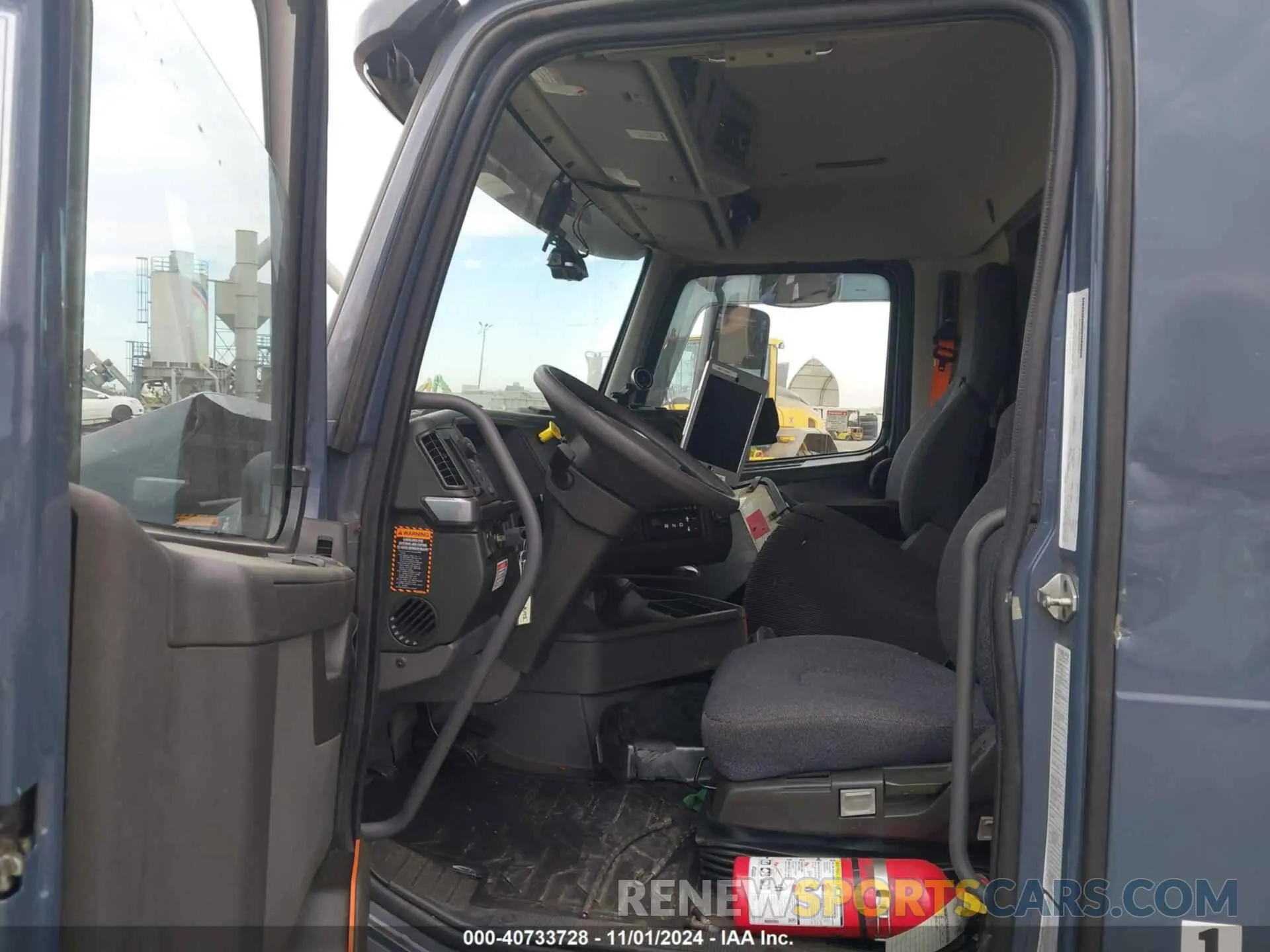 7 Photograph of a damaged car 4V4NC9UG5NN317778 VOLVO VNL 2022