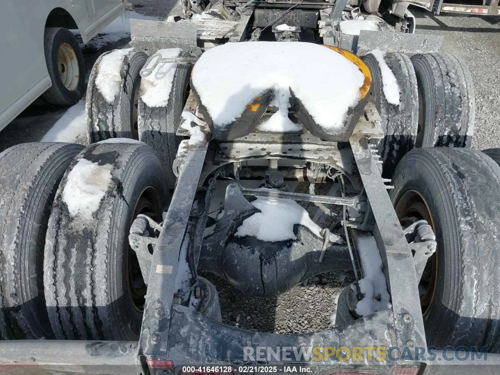 17 Фотография поврежденного автомобиля 4V4NC9EH0PN333185 VOLVO VNL 2023