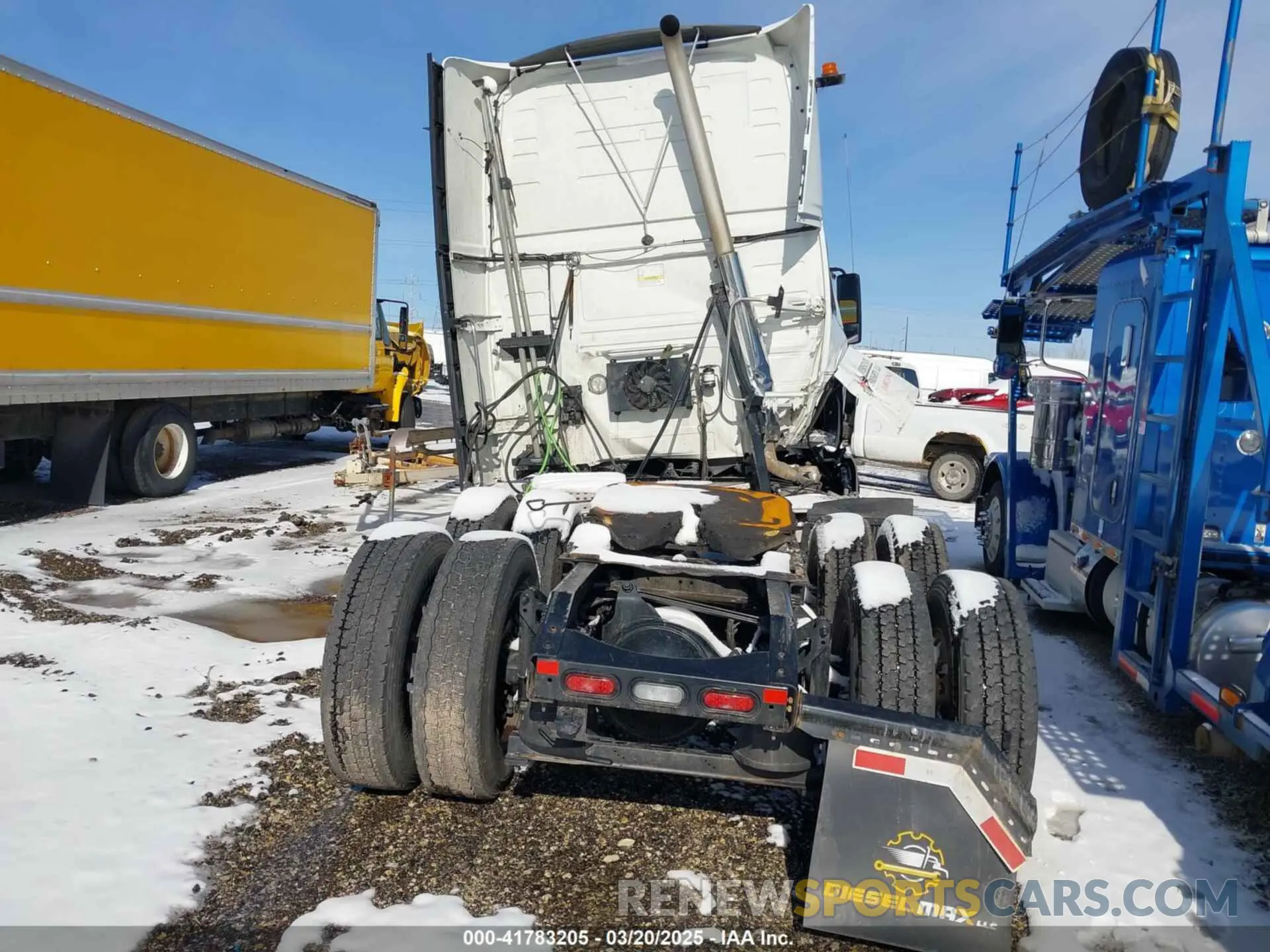 14 Photograph of a damaged car 4V4NC9EH2PN315710 VOLVO VNL 2023