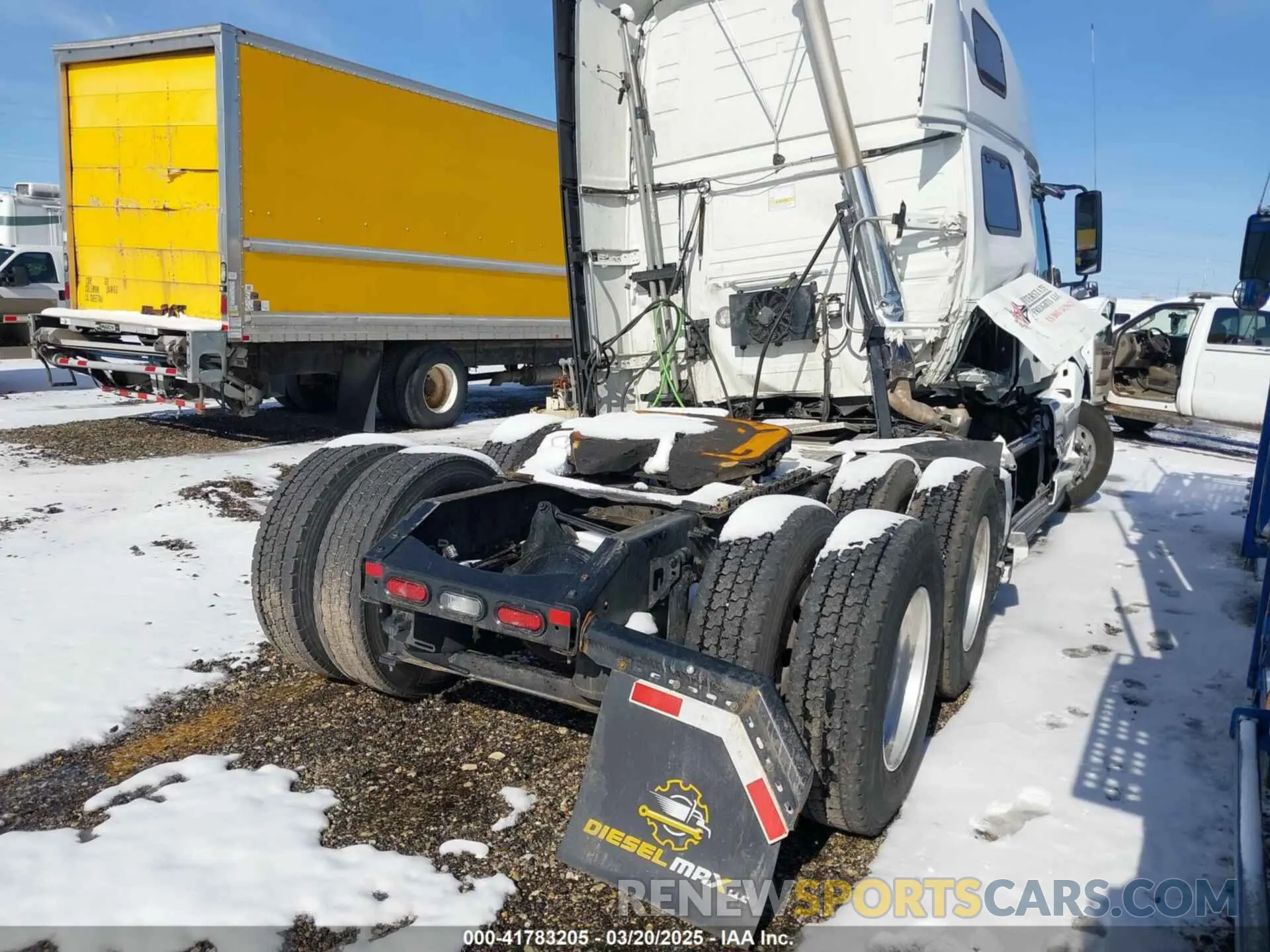 4 Photograph of a damaged car 4V4NC9EH2PN315710 VOLVO VNL 2023
