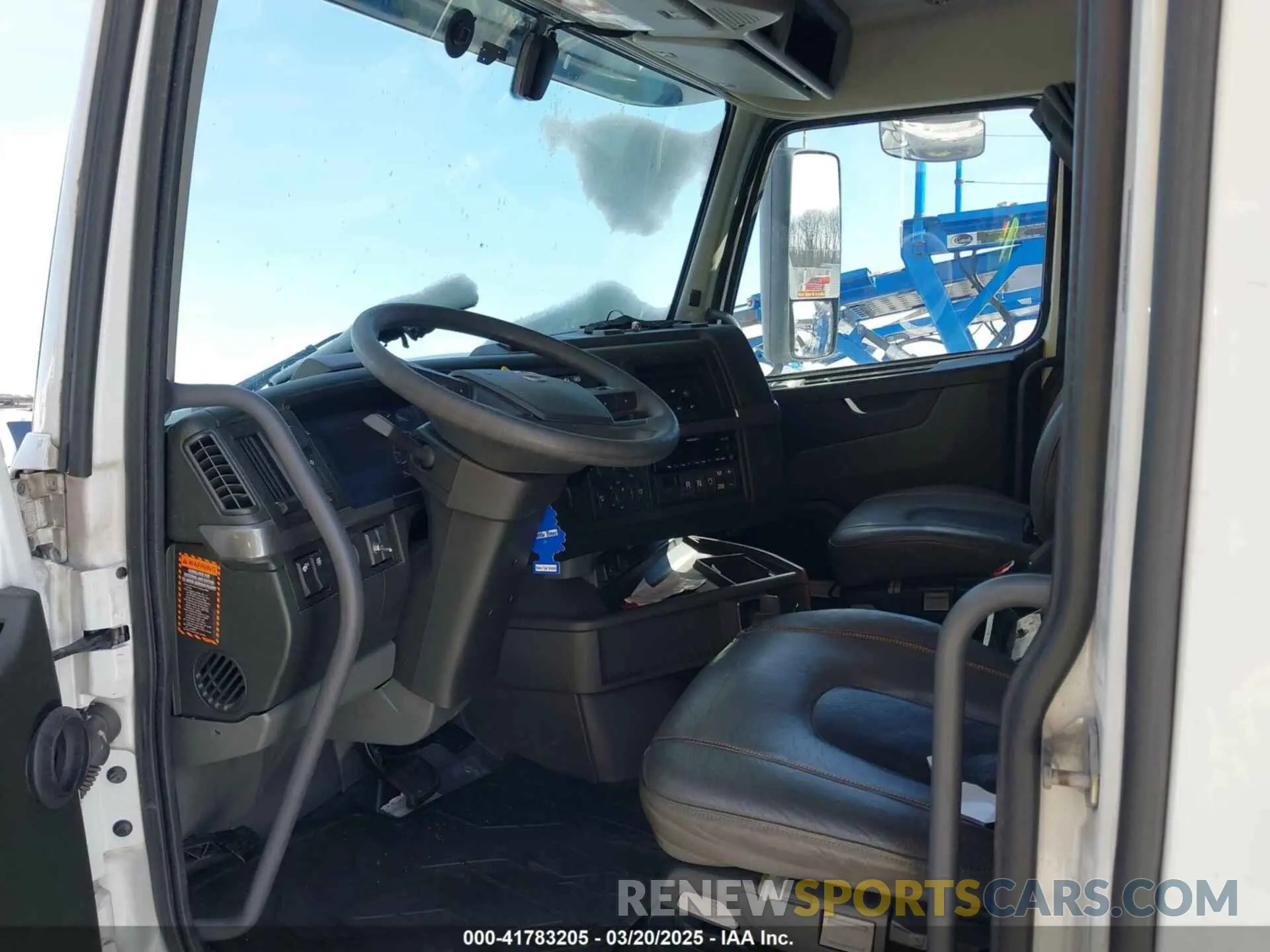 7 Photograph of a damaged car 4V4NC9EH2PN315710 VOLVO VNL 2023