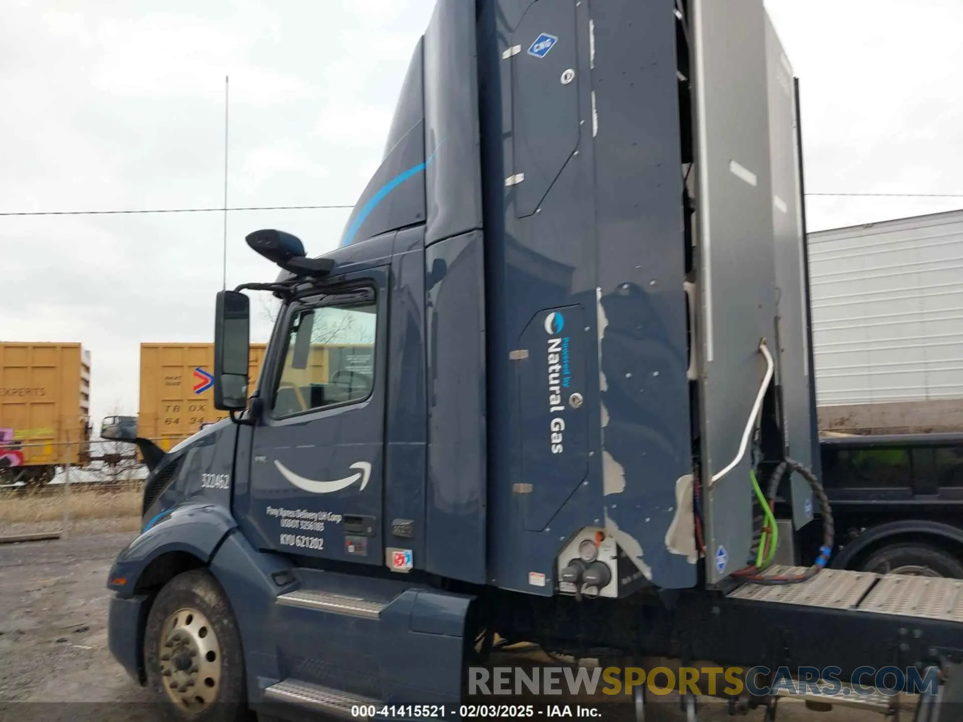 14 Photograph of a damaged car 4V4NC9UG5PN335569 VOLVO VNL 2023