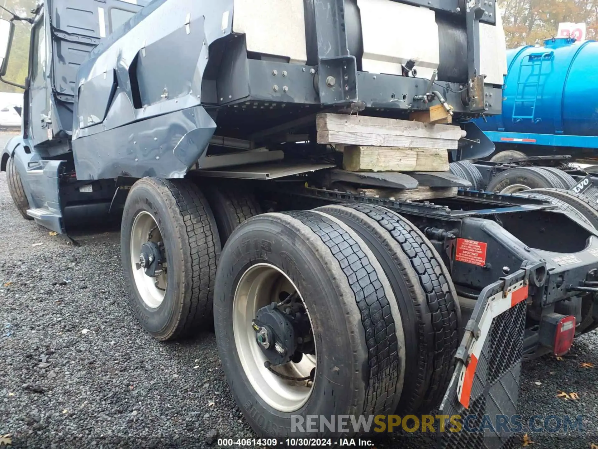 3 Фотография поврежденного автомобиля 4V4NC9UGXPN335616 VOLVO VNL 2023
