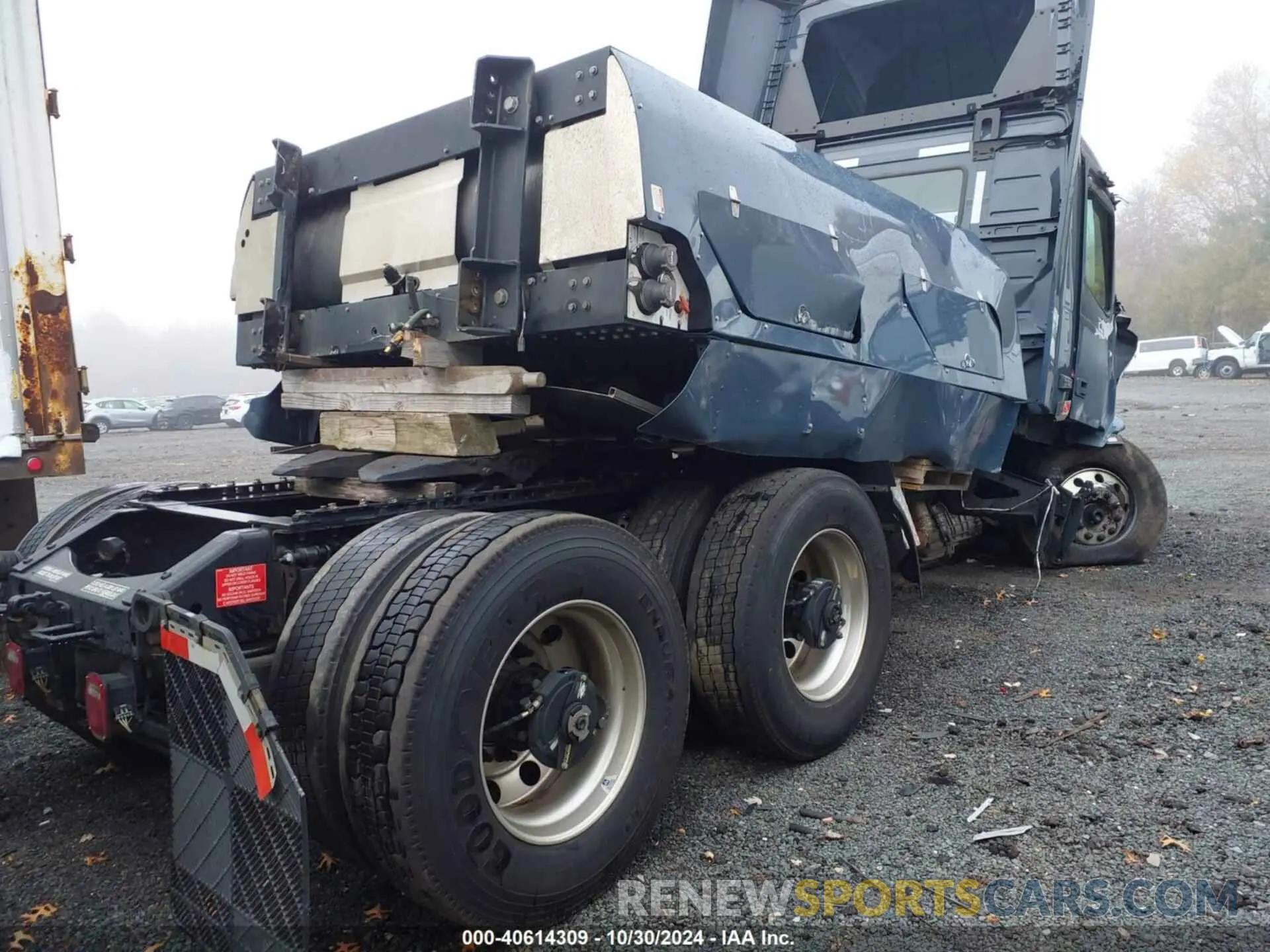 4 Фотография поврежденного автомобиля 4V4NC9UGXPN335616 VOLVO VNL 2023