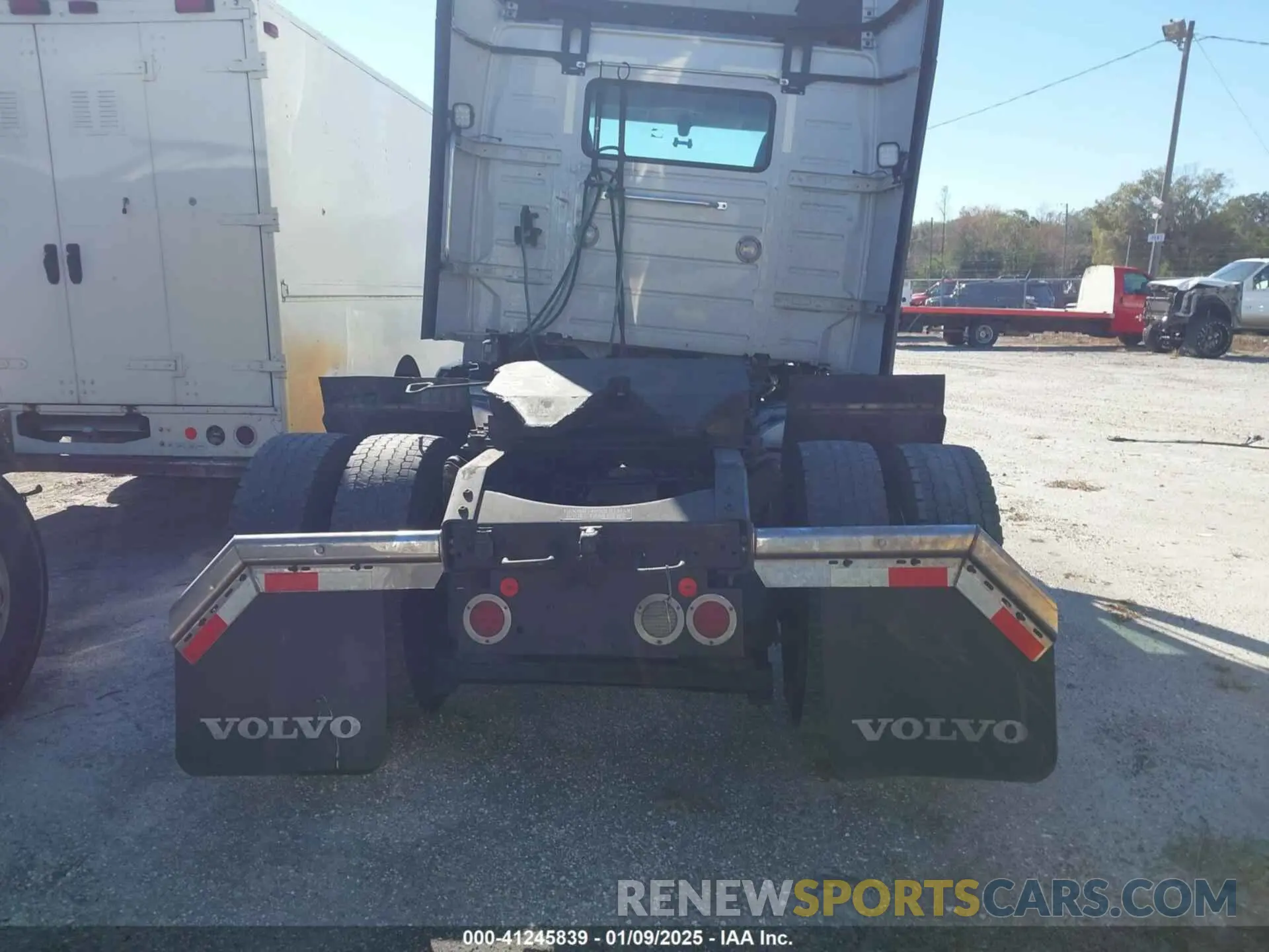 15 Photograph of a damaged car 4V4N39EH2RN659329 VOLVO VNL 2024