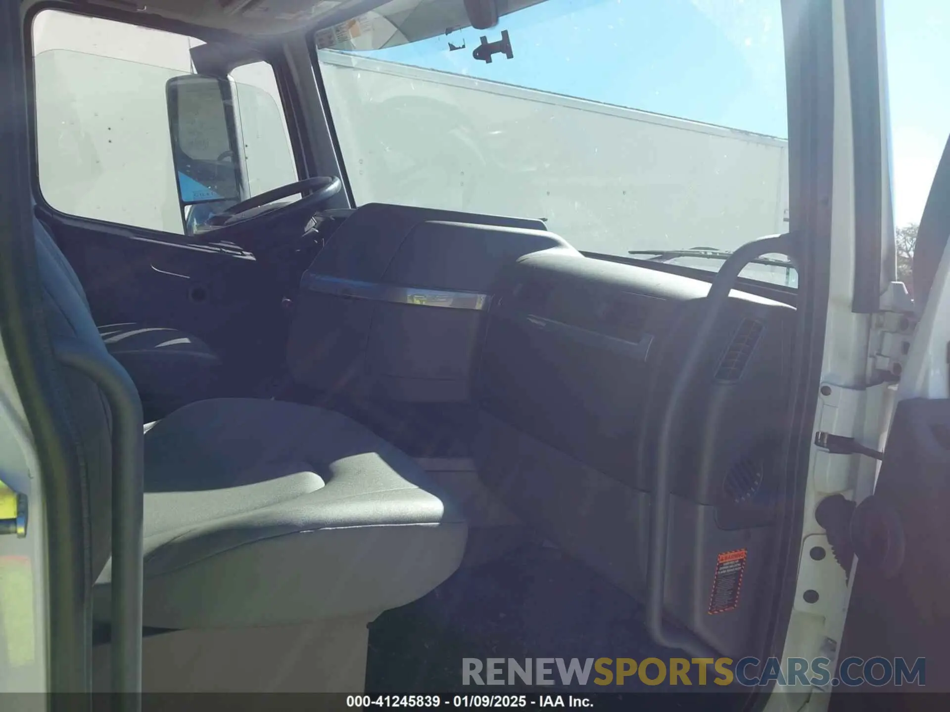 6 Photograph of a damaged car 4V4N39EH2RN659329 VOLVO VNL 2024