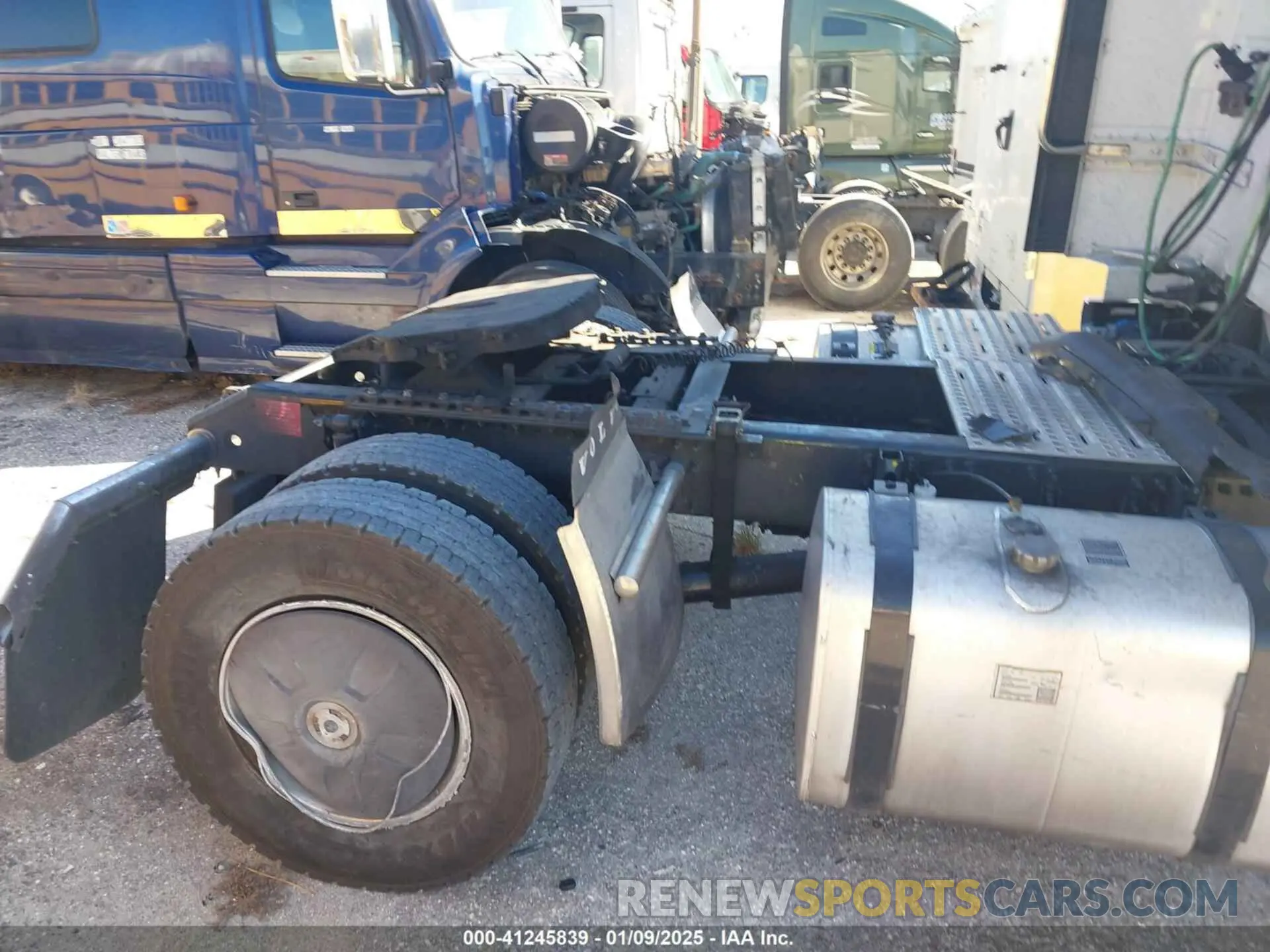 7 Photograph of a damaged car 4V4N39EH2RN659329 VOLVO VNL 2024