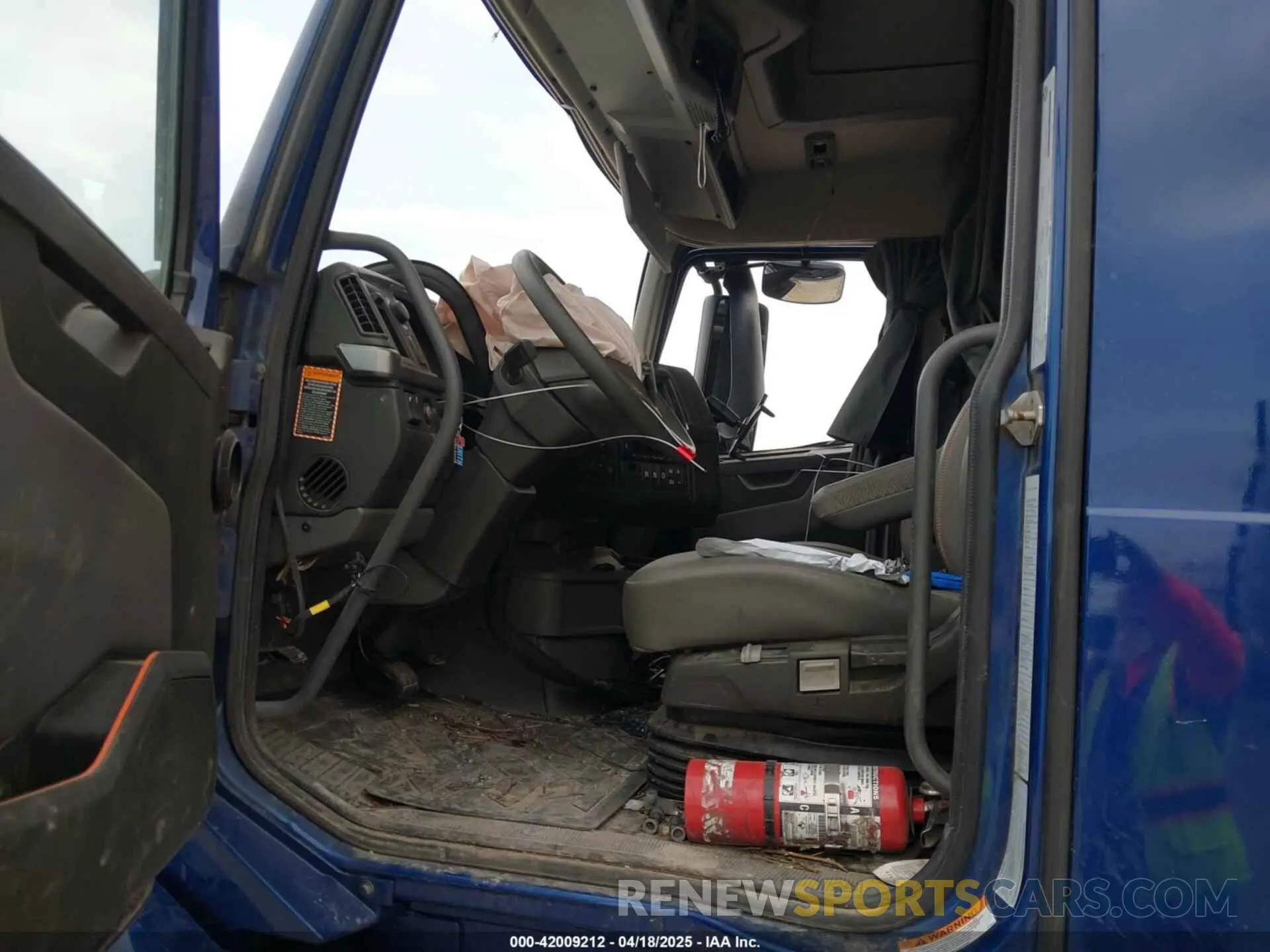 20 Photograph of a damaged car 4V4NC9EH0RN637457 VOLVO VNL 2024