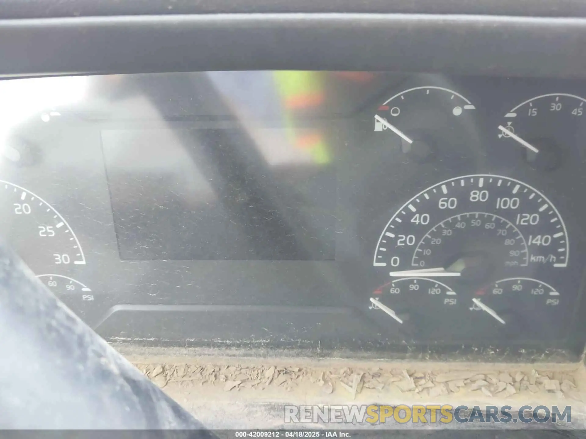 5 Photograph of a damaged car 4V4NC9EH0RN637457 VOLVO VNL 2024