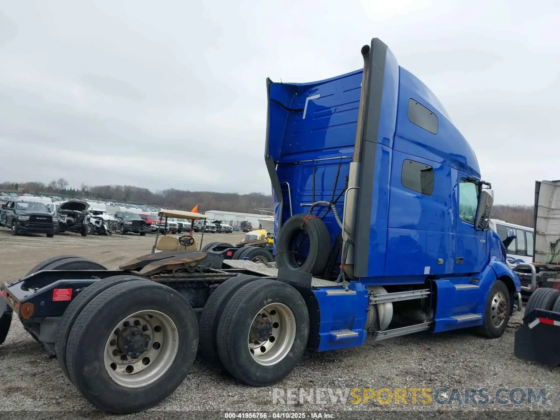13 Photograph of a damaged car 4V4NC9EH5RN624168 VOLVO VNL 2024