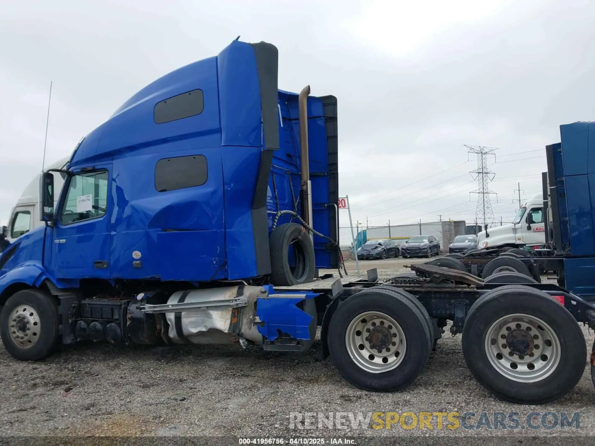 14 Photograph of a damaged car 4V4NC9EH5RN624168 VOLVO VNL 2024