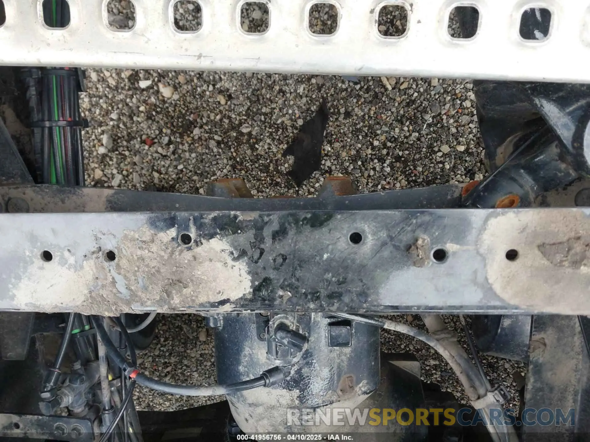 16 Photograph of a damaged car 4V4NC9EH5RN624168 VOLVO VNL 2024
