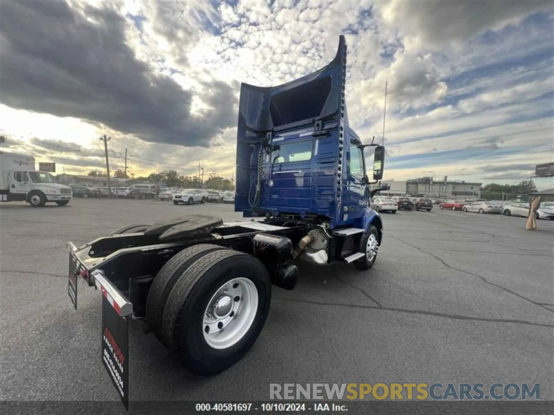 4 Фотография поврежденного автомобиля 4V4W19DGXLN253518 VOLVO VNR 2020