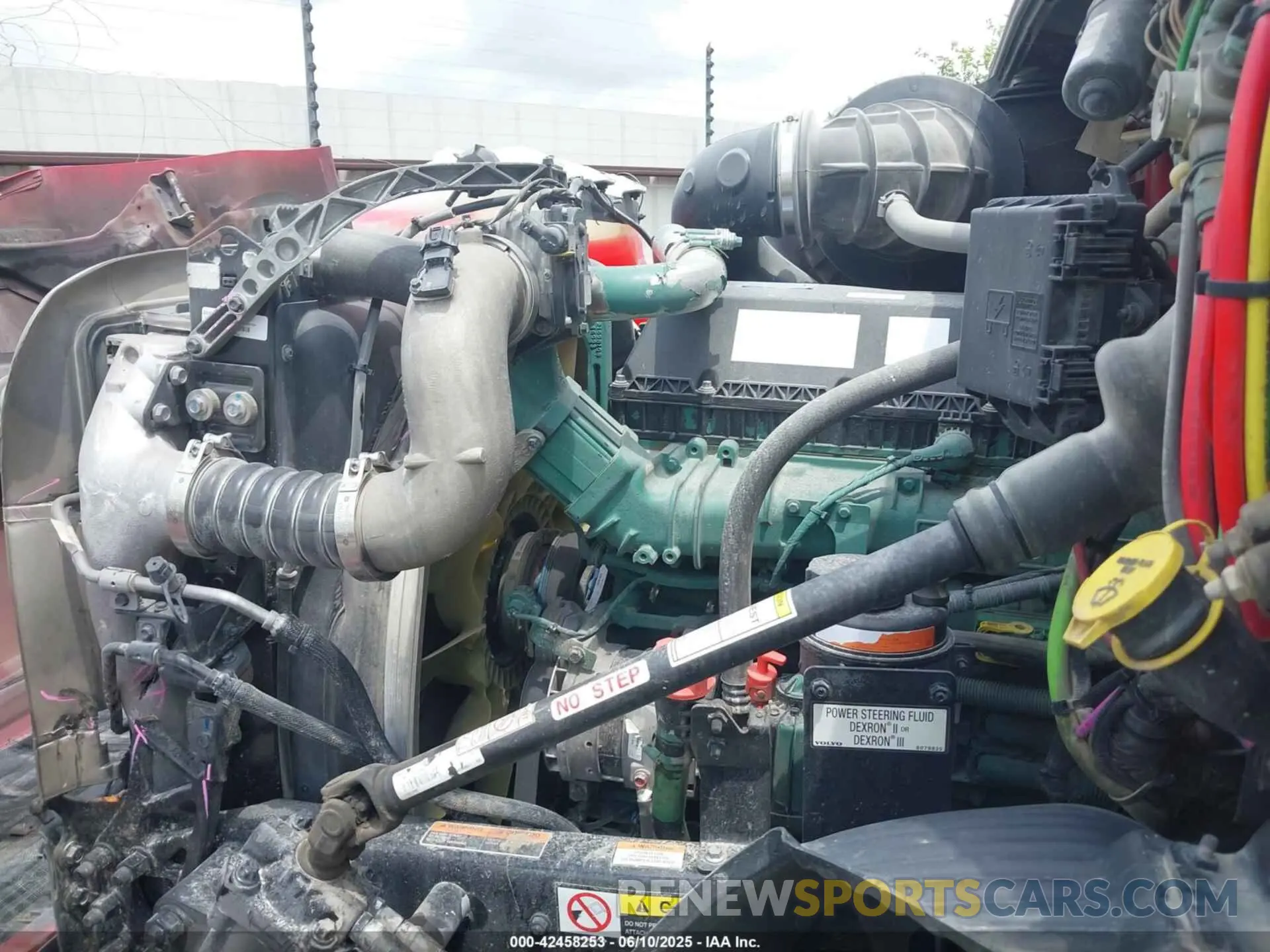 9 Photograph of a damaged car 4V4WC9EG5LN239485 VOLVO VNR 2020