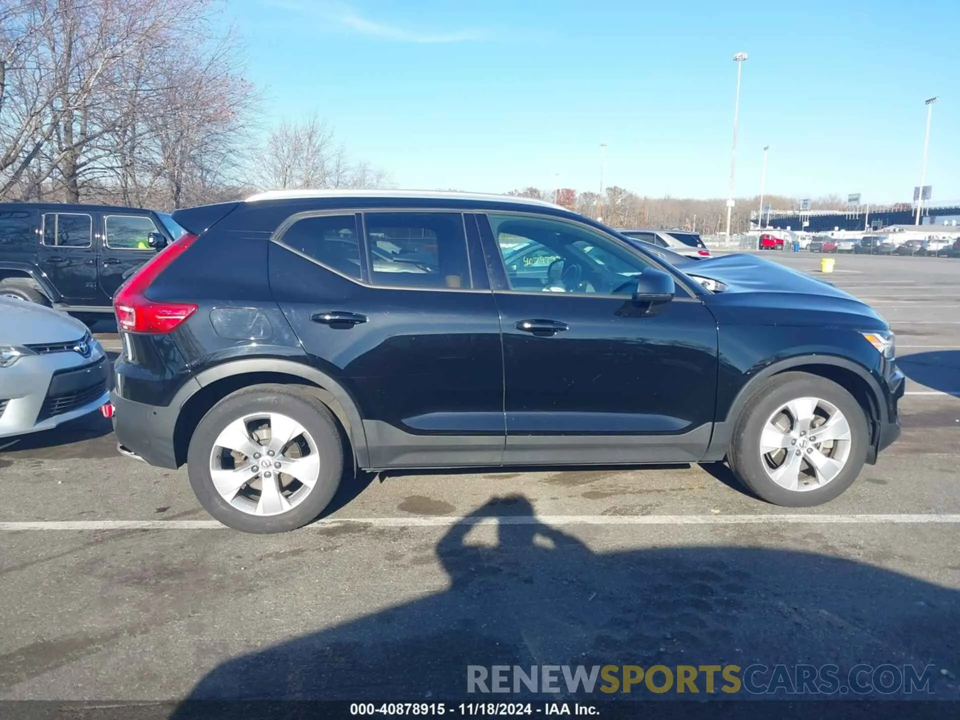 13 Фотография поврежденного автомобиля YV4162UK0K2050010 VOLVO XC40 2019