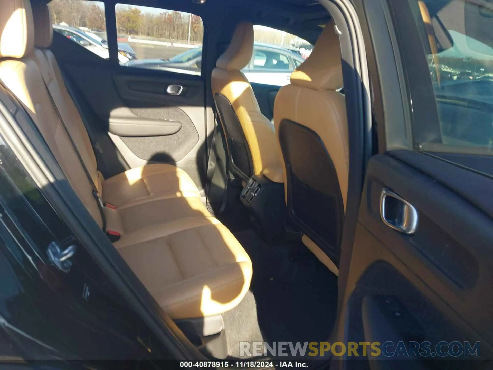 8 Фотография поврежденного автомобиля YV4162UK0K2050010 VOLVO XC40 2019