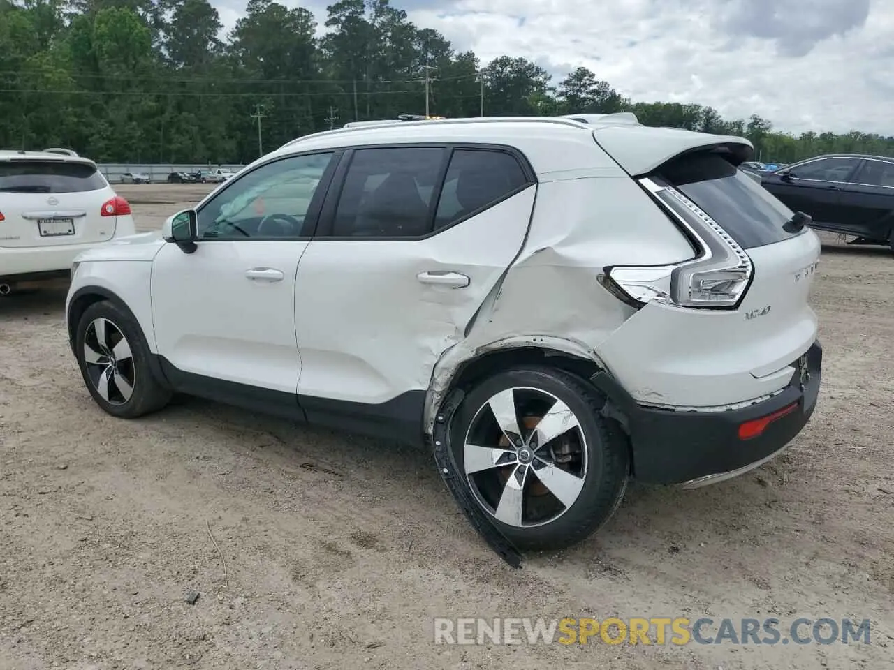 2 Photograph of a damaged car YV4162UK1K2101434 VOLVO XC40 2019