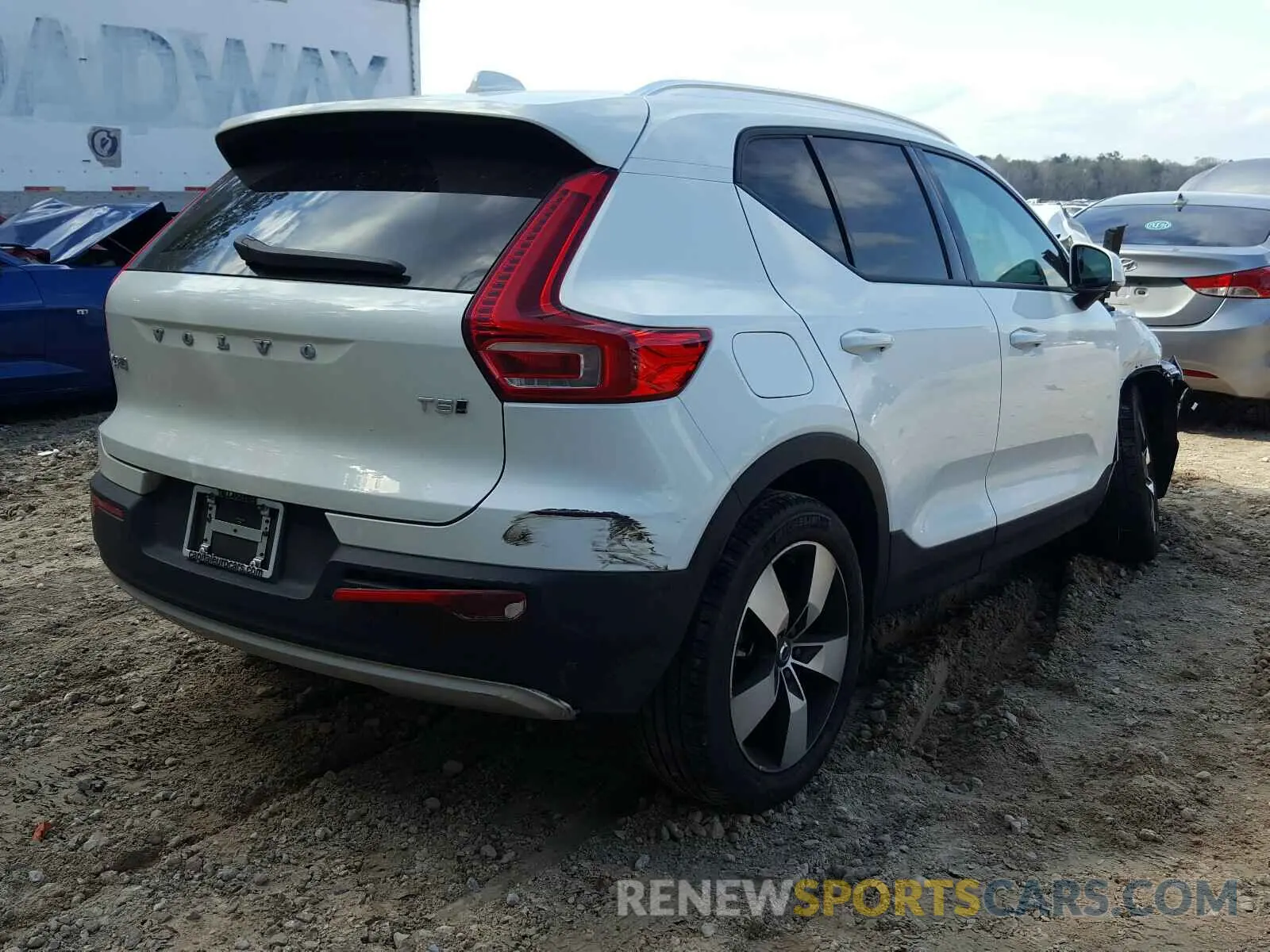 4 Photograph of a damaged car YV4162UK5K2100156 VOLVO XC40 2019