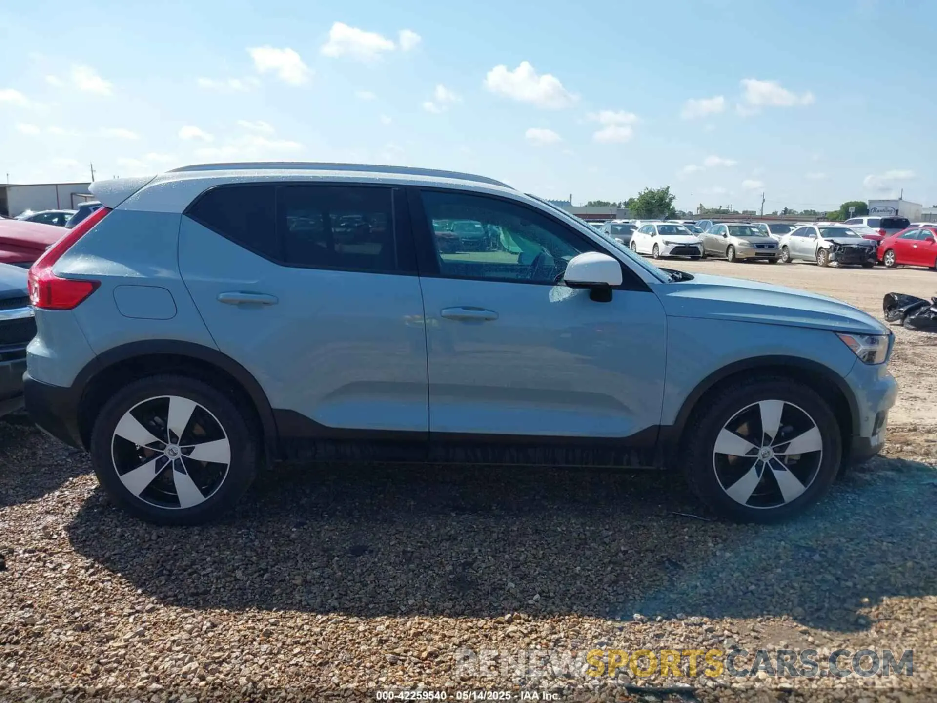 13 Photograph of a damaged car YV4162UK8K2134852 VOLVO XC40 2019
