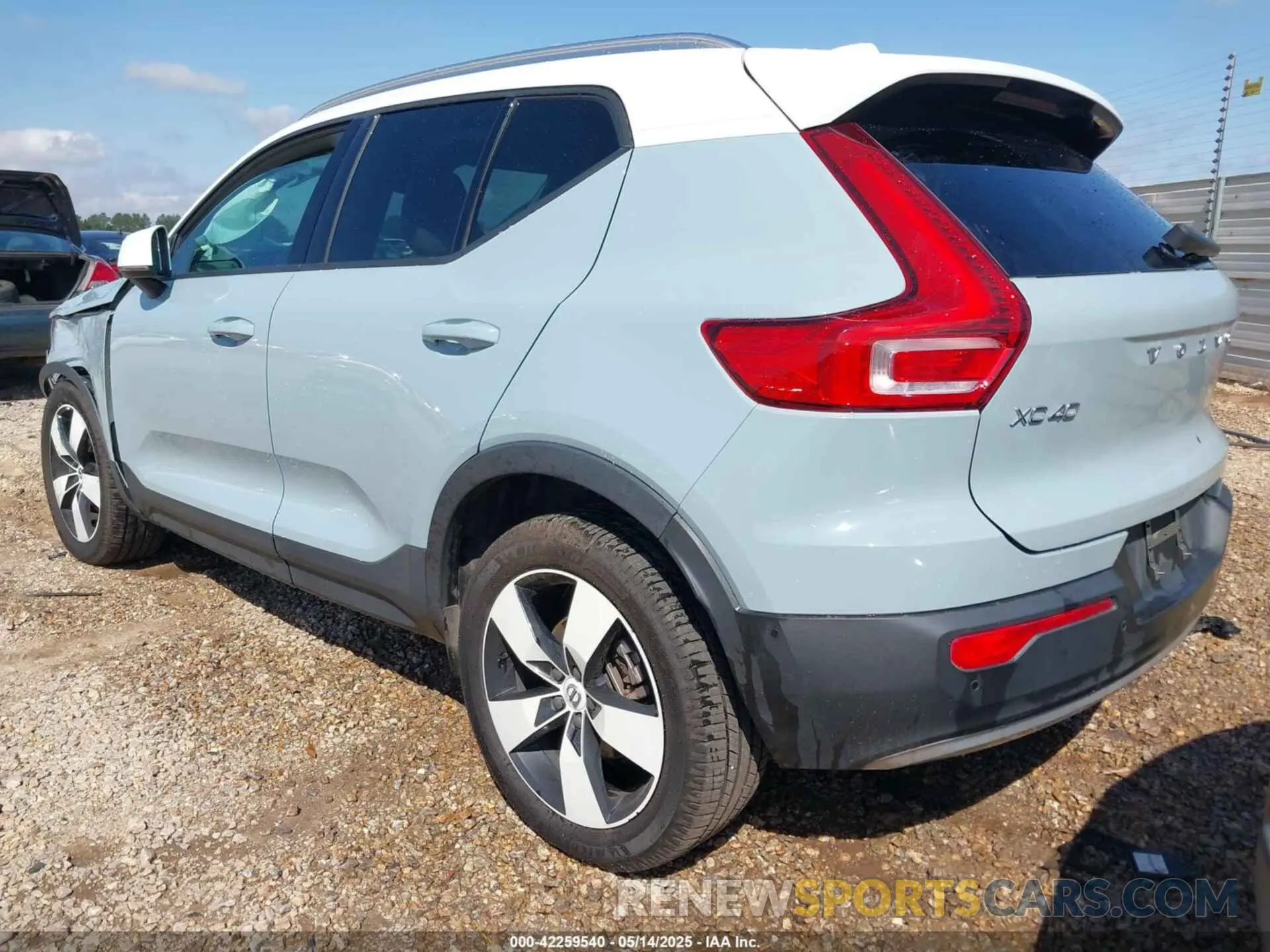 3 Photograph of a damaged car YV4162UK8K2134852 VOLVO XC40 2019