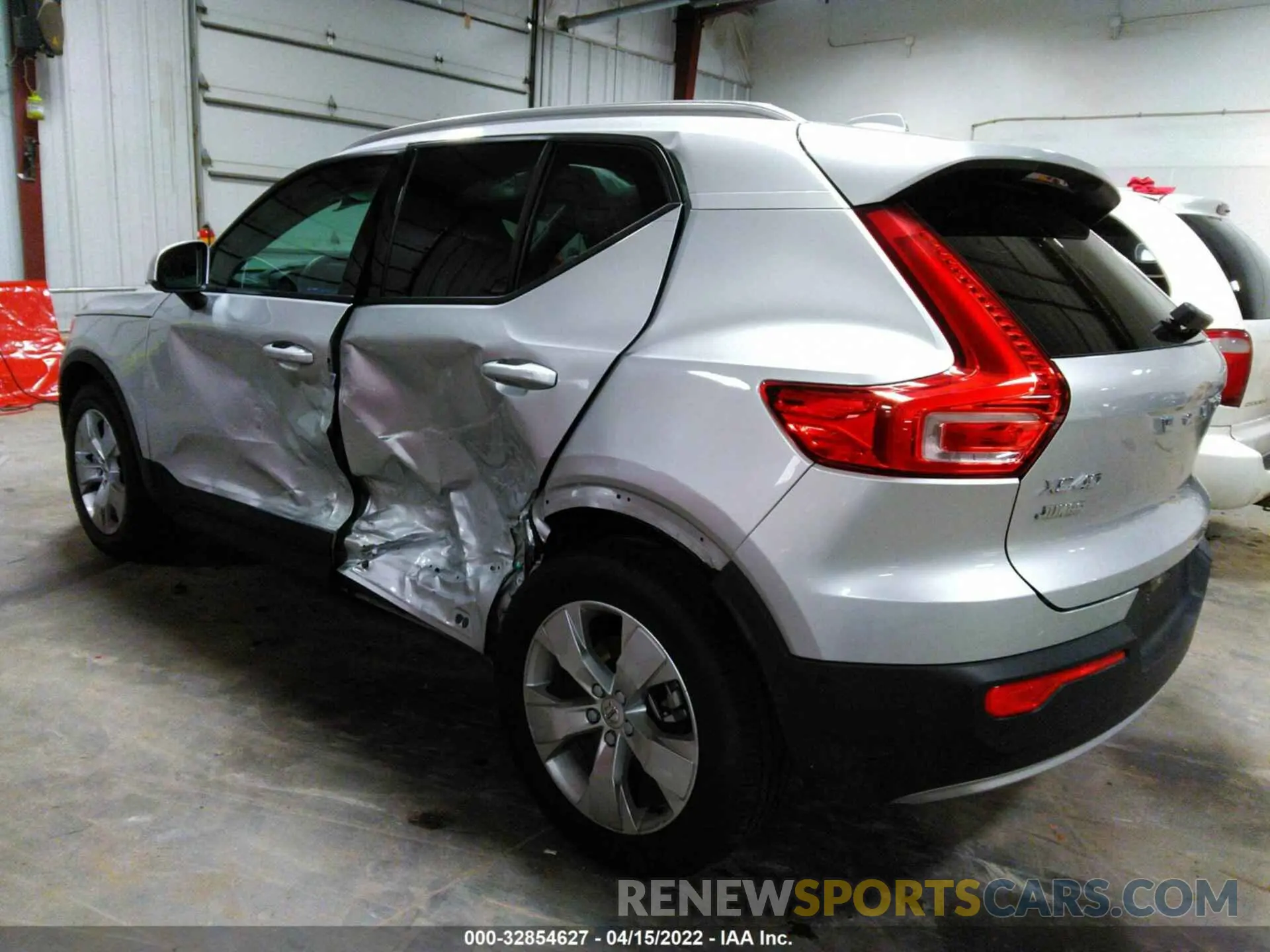 3 Фотография поврежденного автомобиля YV4162UKXK2136943 VOLVO XC40 2019