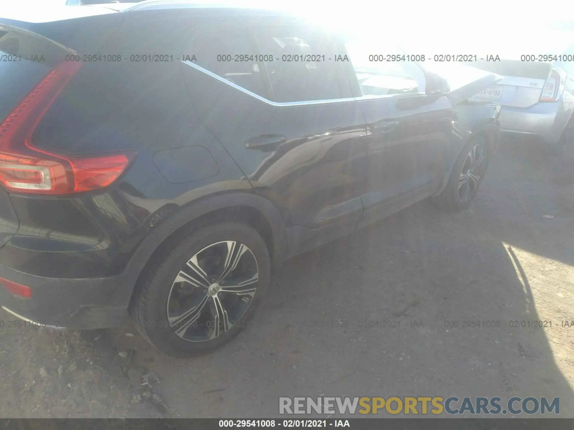 4 Photograph of a damaged car YV4162UL1K2051904 VOLVO XC40 2019