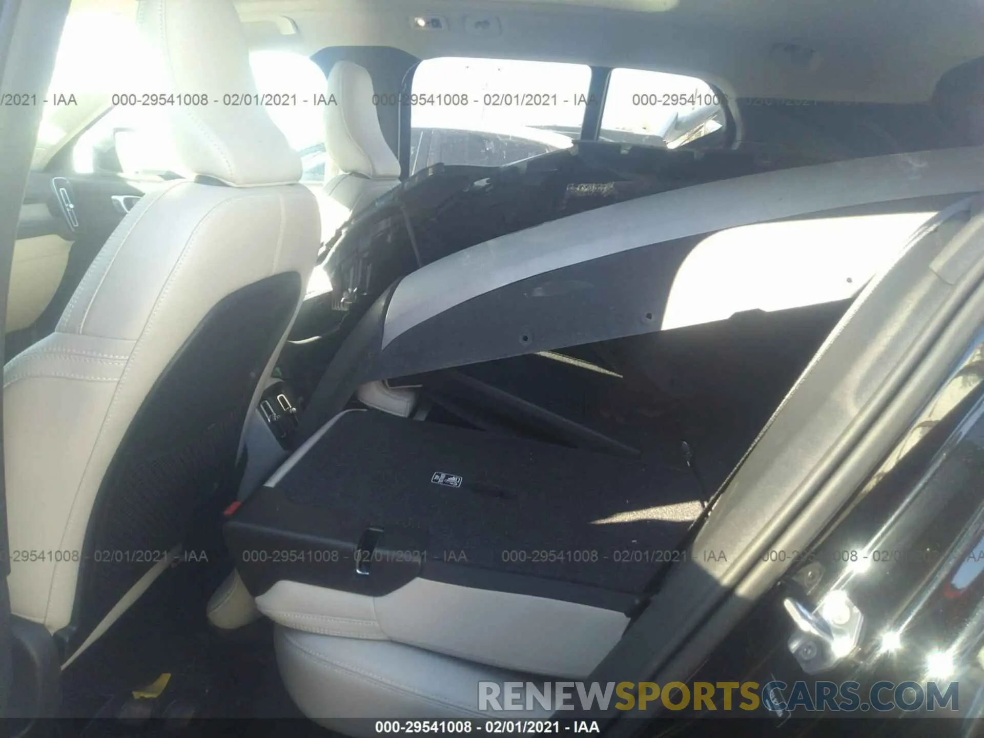 8 Photograph of a damaged car YV4162UL1K2051904 VOLVO XC40 2019