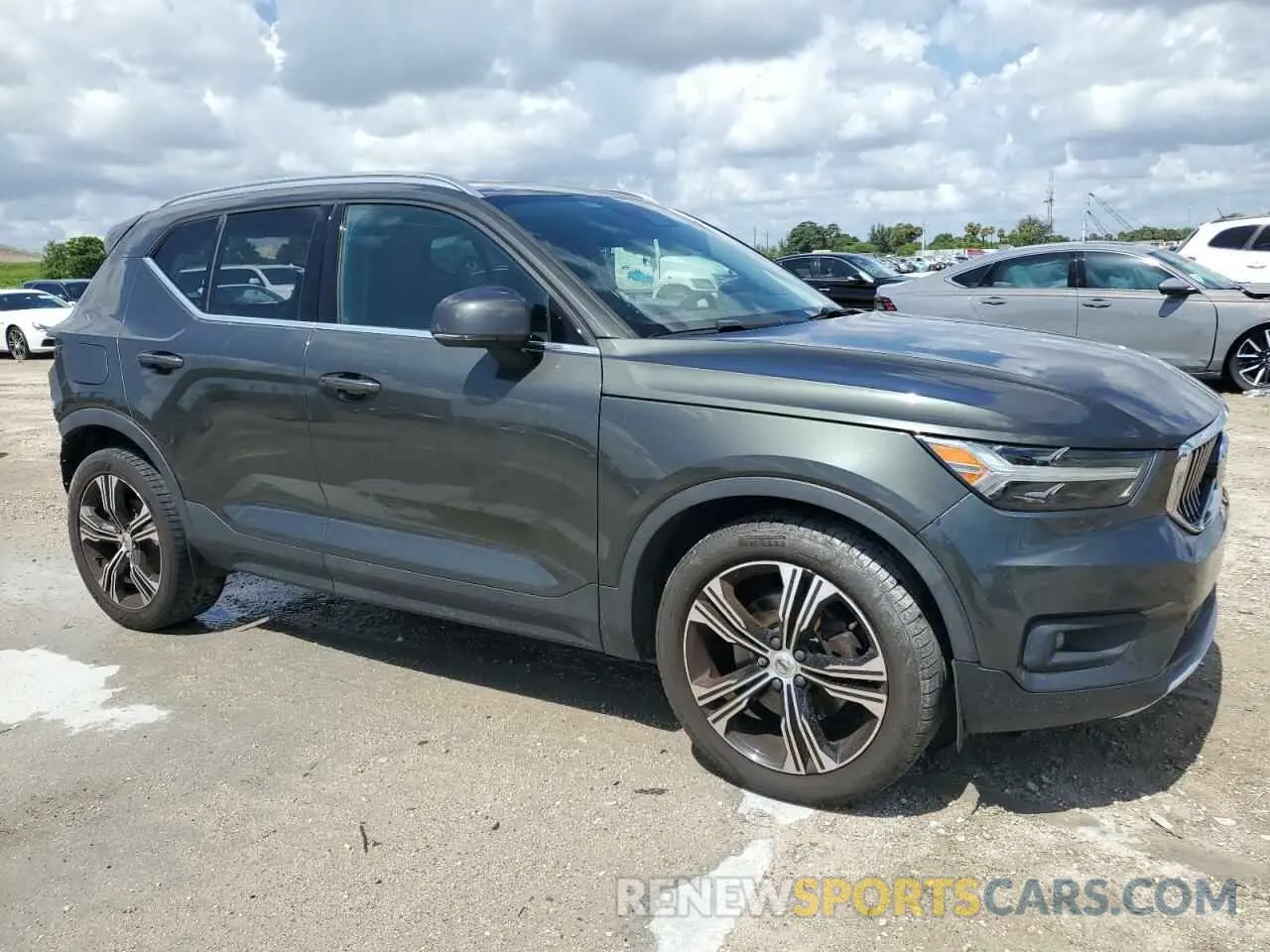 4 Photograph of a damaged car YV4162UL4K2049550 VOLVO XC40 2019