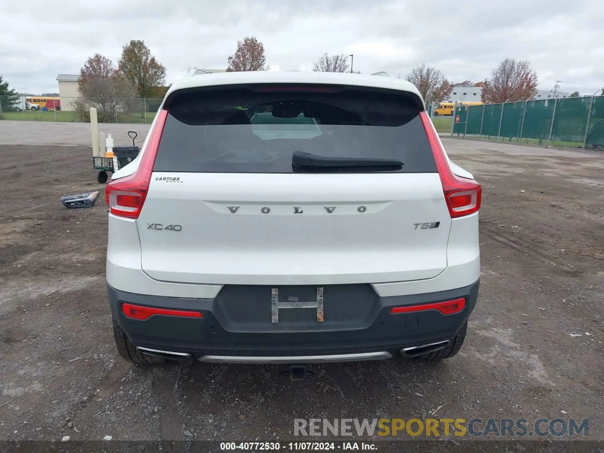 17 Photograph of a damaged car YV4162UL5K2074005 VOLVO XC40 2019