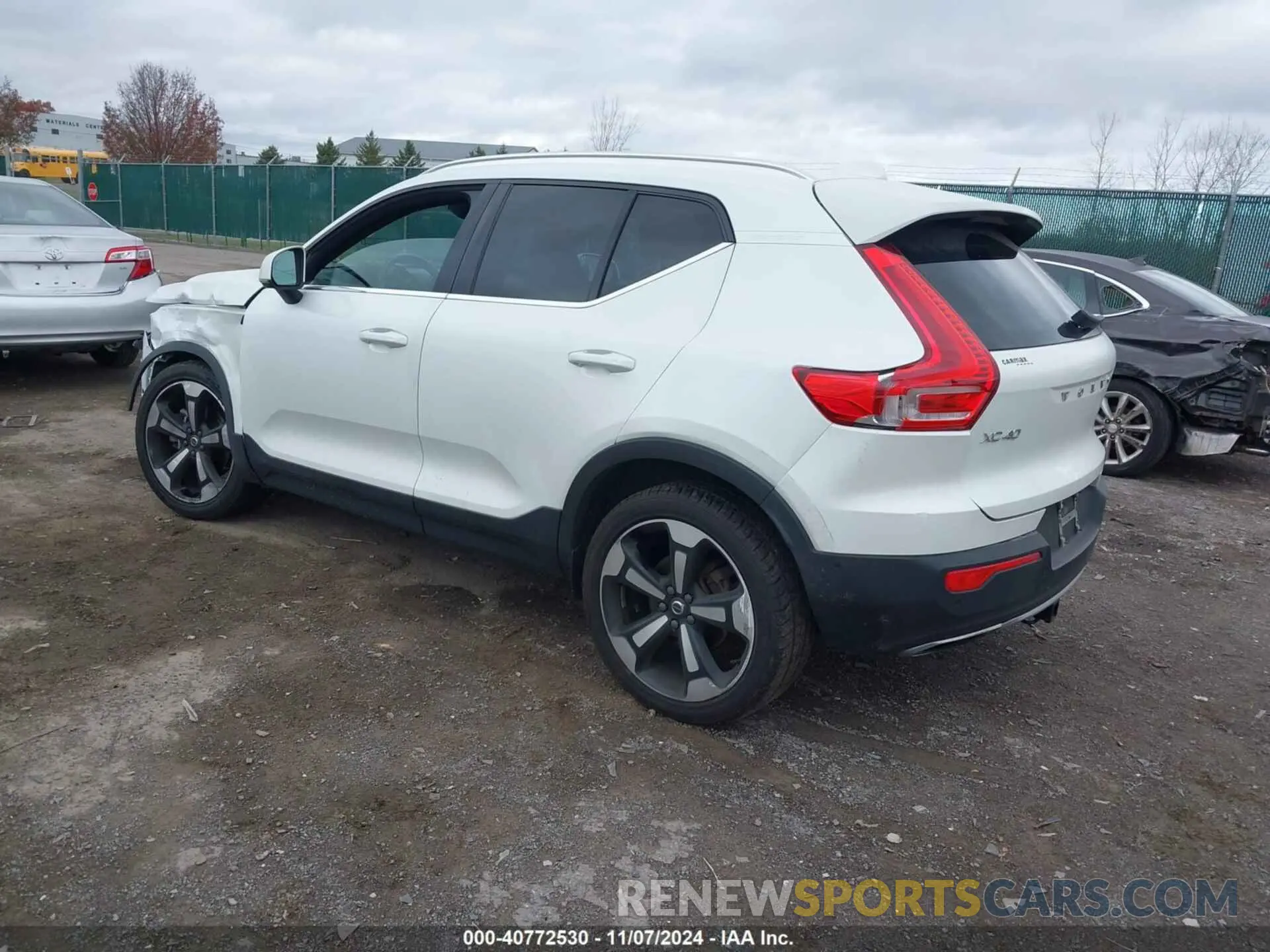 3 Photograph of a damaged car YV4162UL5K2074005 VOLVO XC40 2019