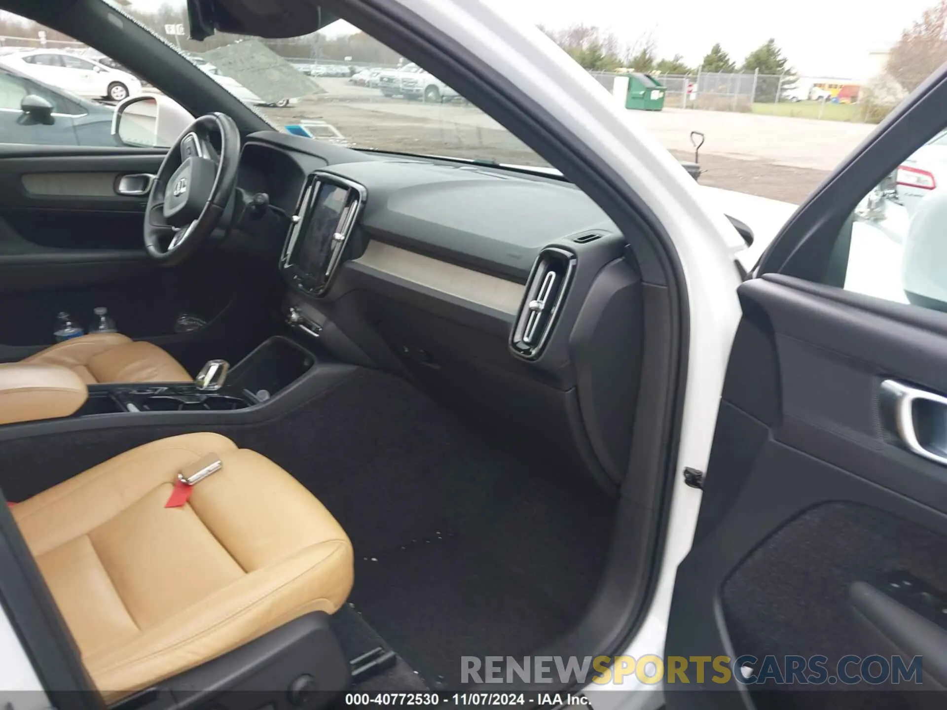 5 Photograph of a damaged car YV4162UL5K2074005 VOLVO XC40 2019