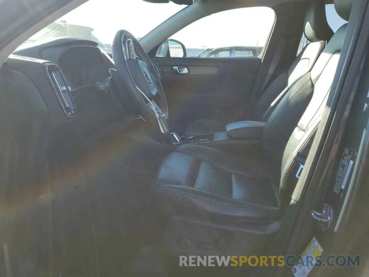 7 Photograph of a damaged car YV4162UL7K2047551 VOLVO XC40 2019