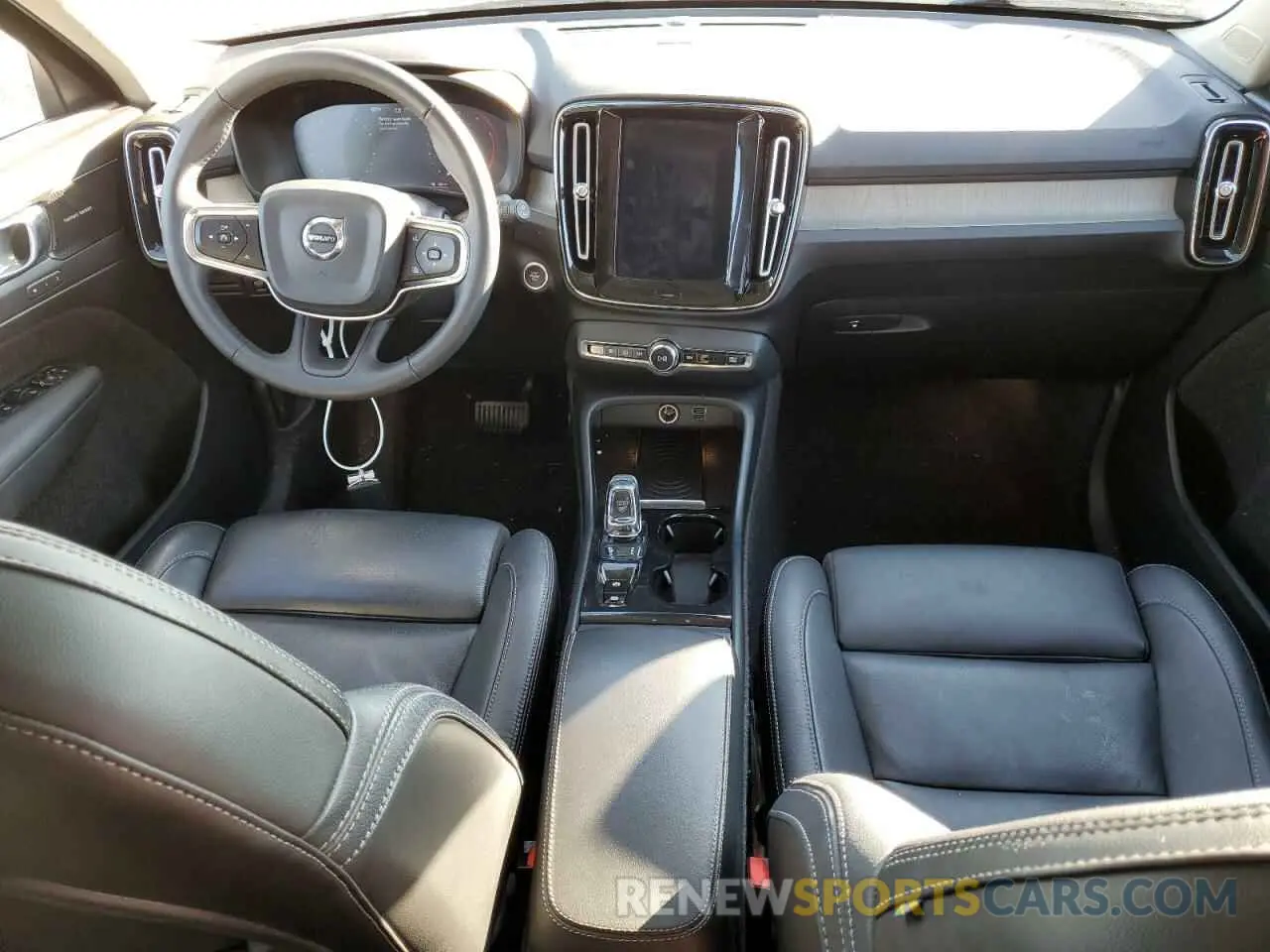 8 Photograph of a damaged car YV4162UL7K2047551 VOLVO XC40 2019
