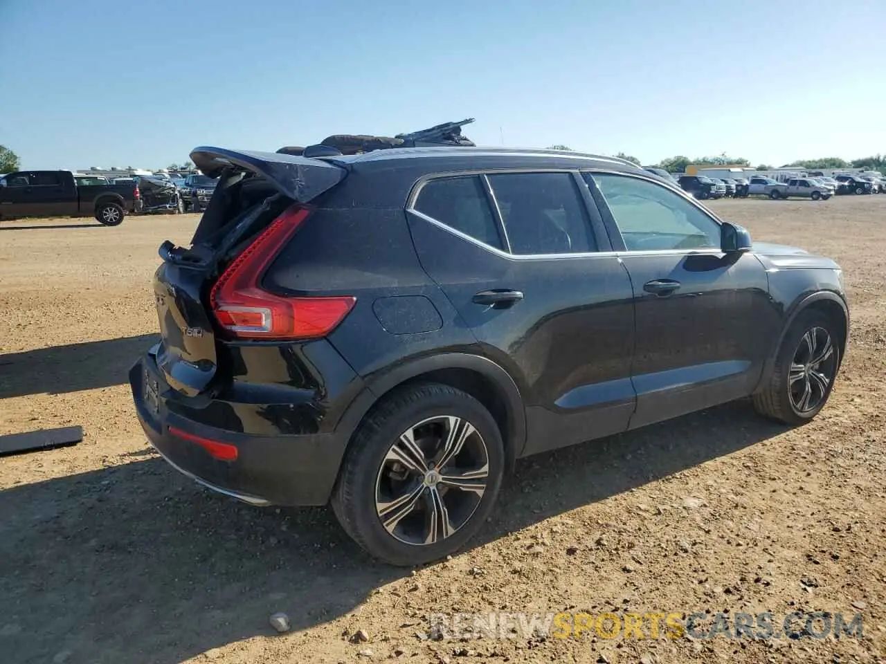 3 Photograph of a damaged car YV4162UL9K2111055 VOLVO XC40 2019